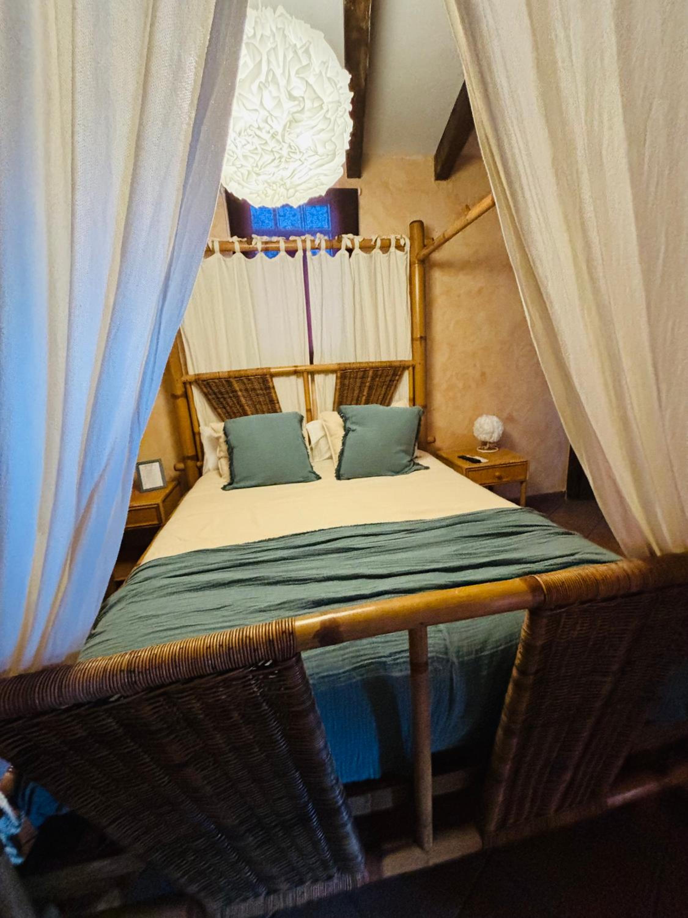 Deluxe Queen Room - Photo 2
