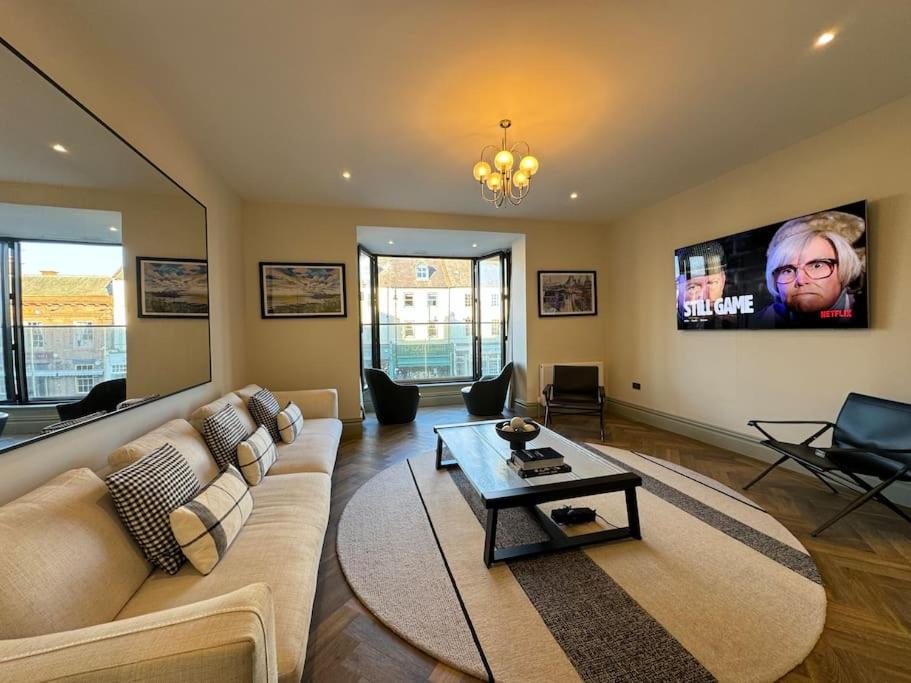 Three-Bedroom Apartment photo 1