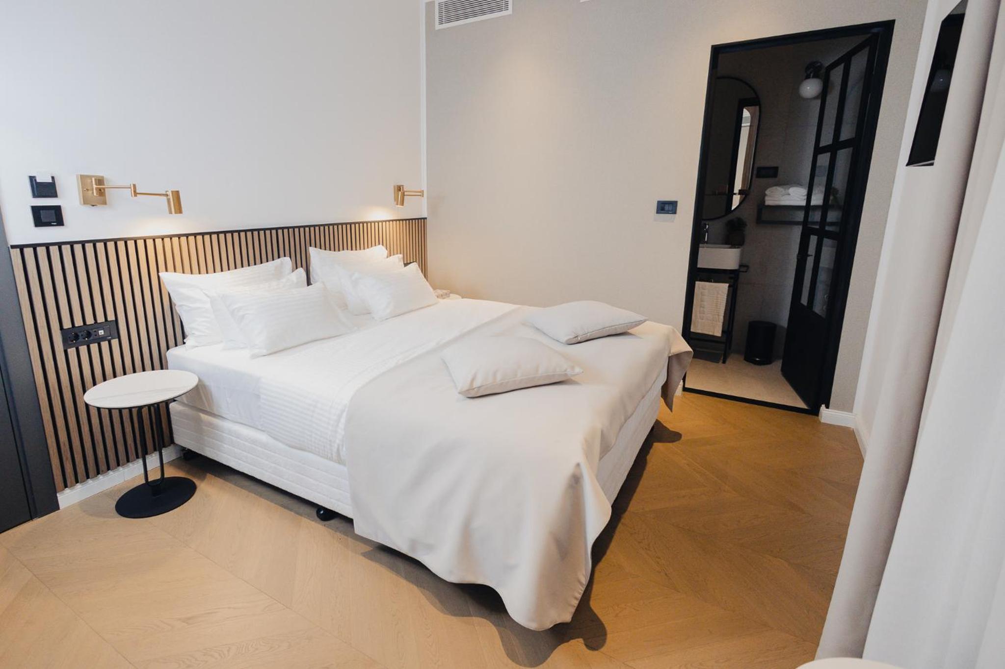 Double Room - Photo 5