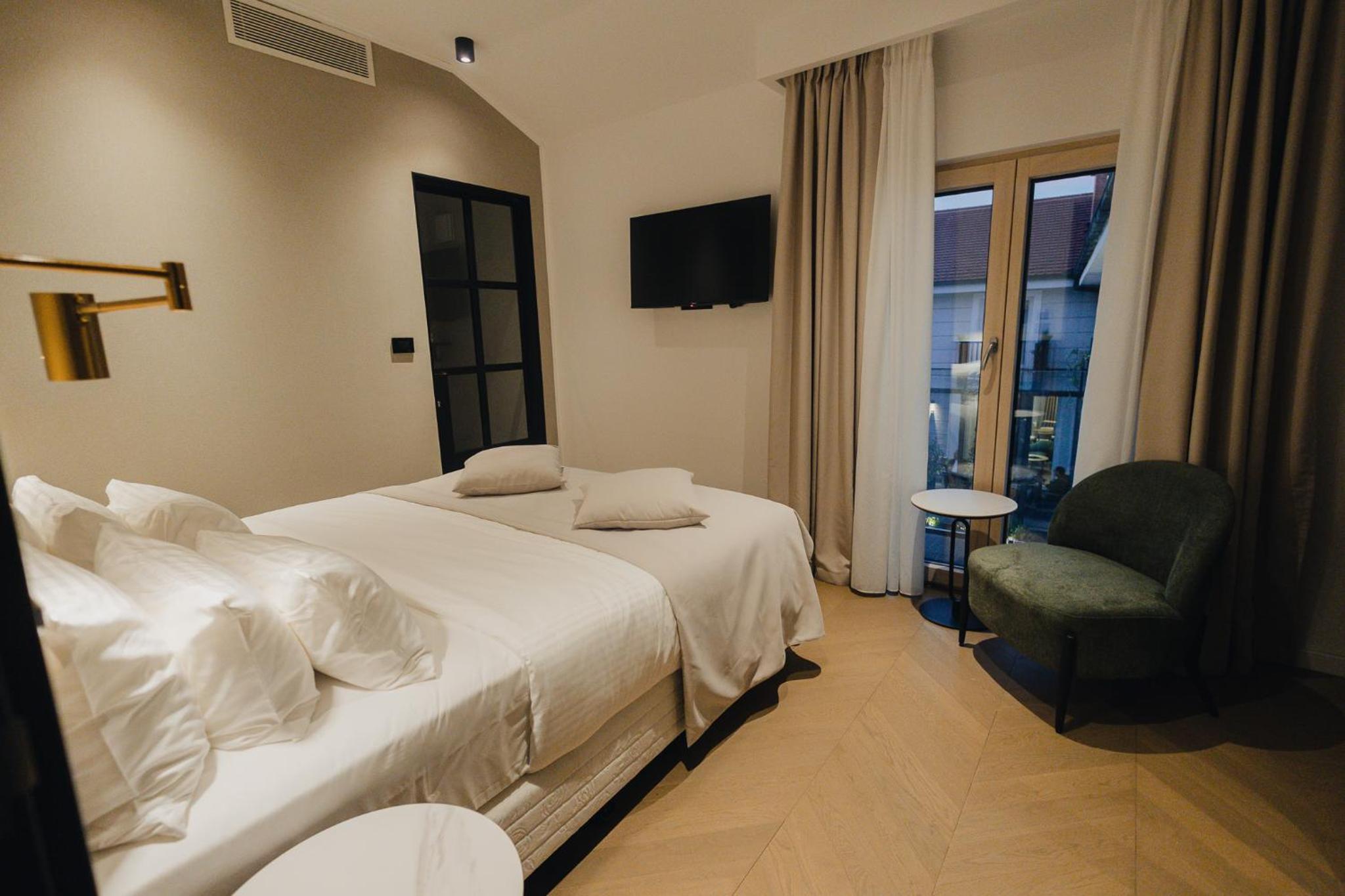 Double Room - Photo 2