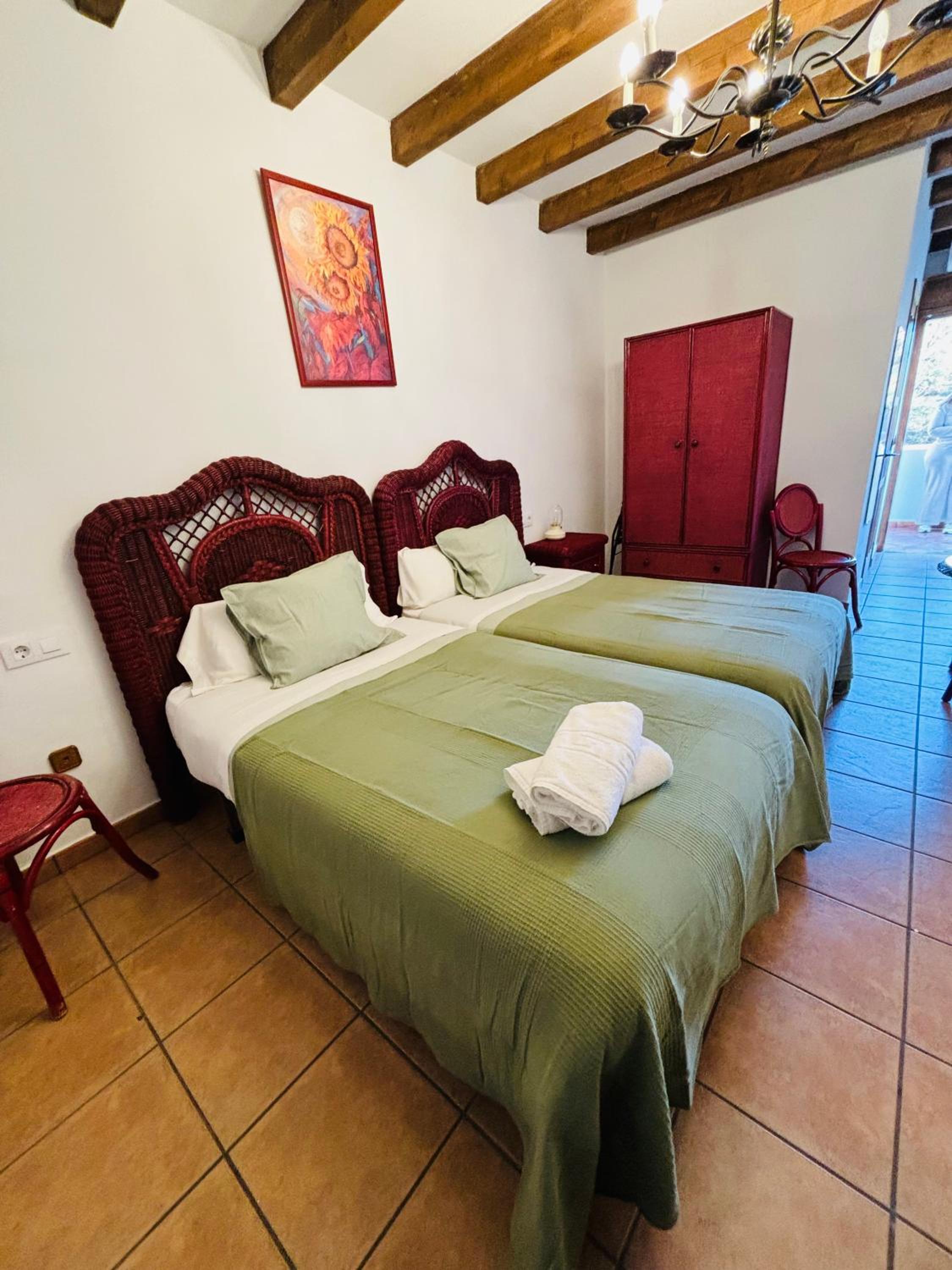 Twin Room - Photo 2