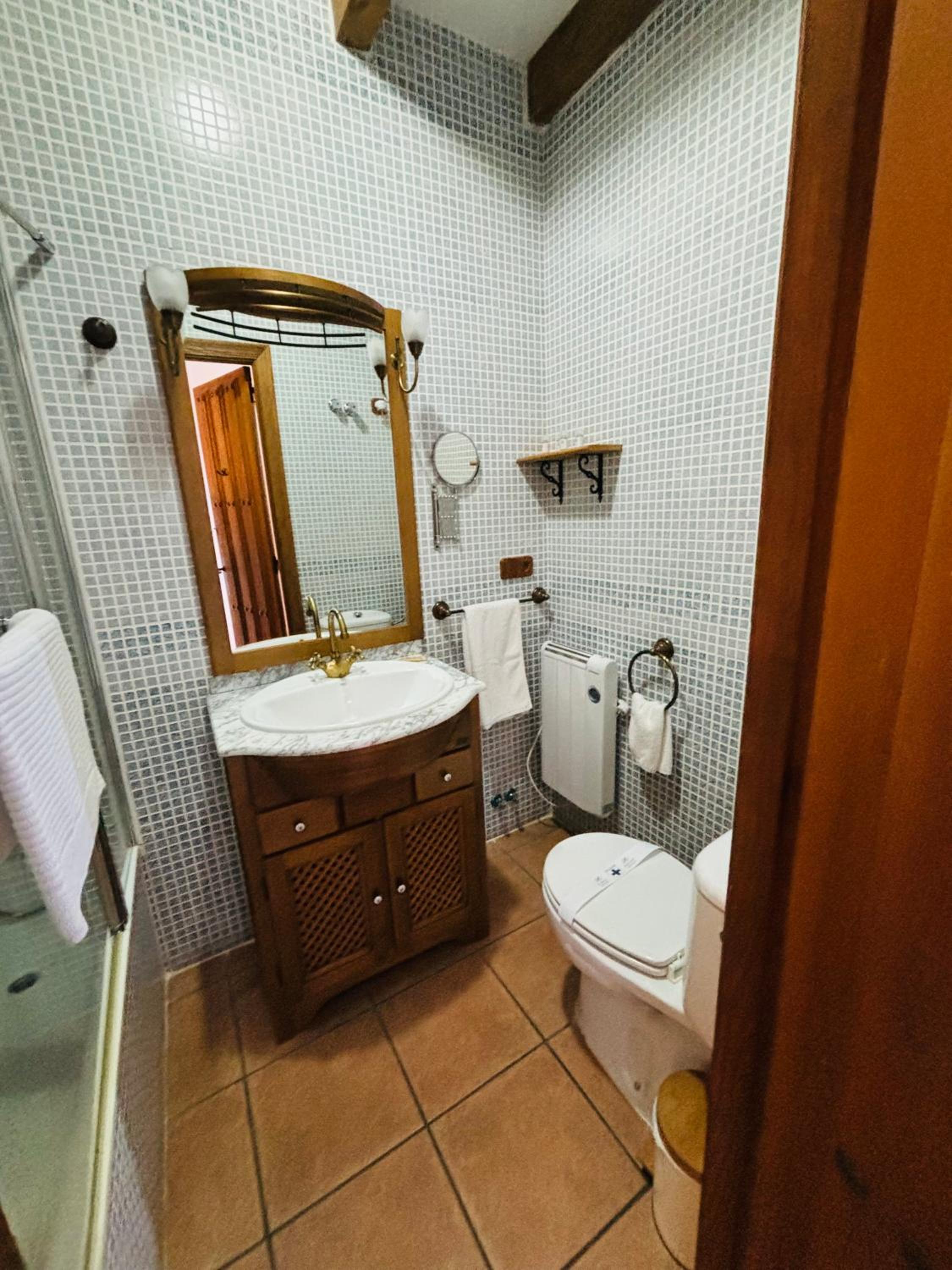 Twin Room - Photo 3