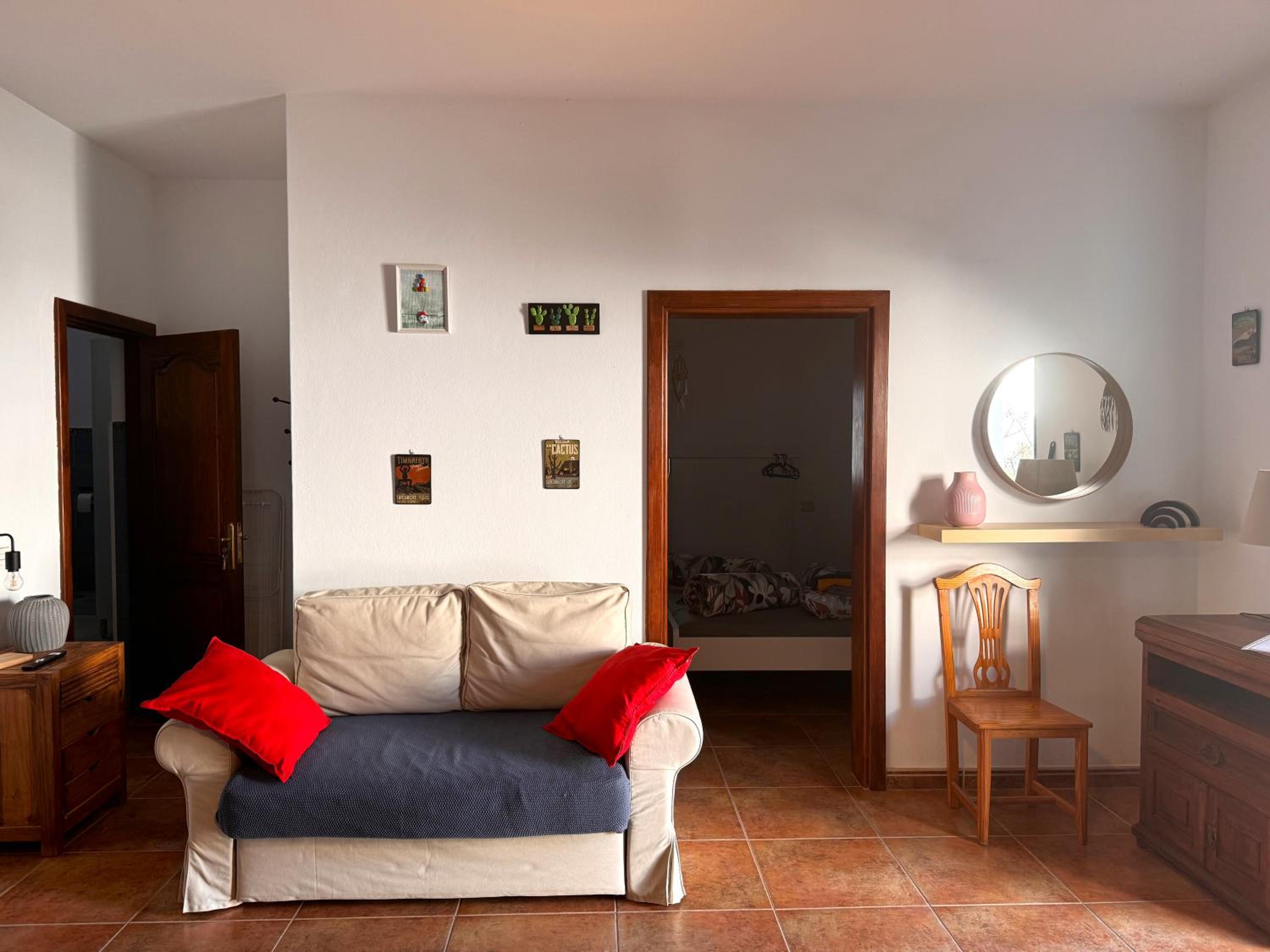 Deluxe One-Bedroom Apartment with Garden View photo 2