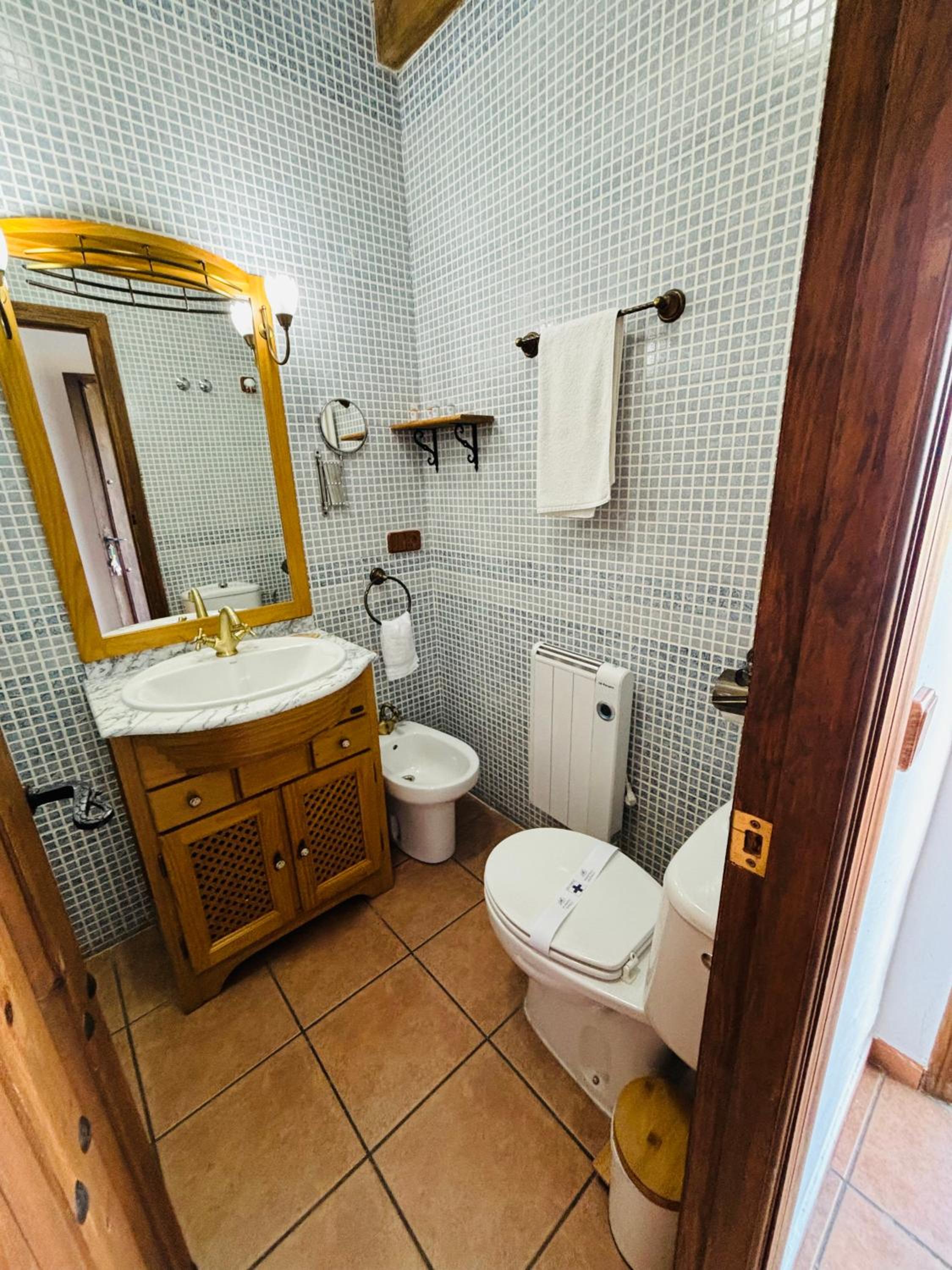 Budget Twin Room - Photo 4