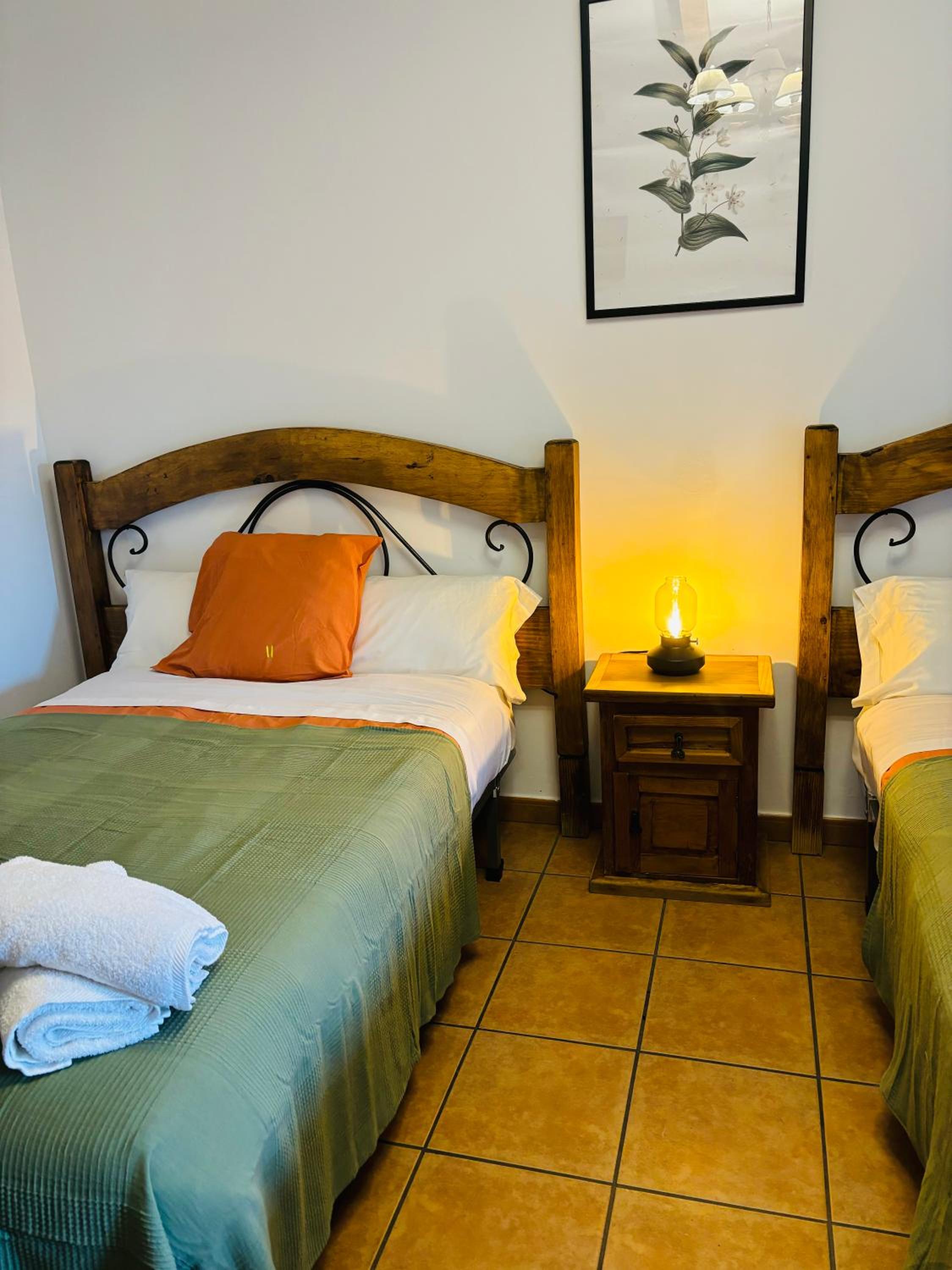 Budget Twin Room - Photo 2