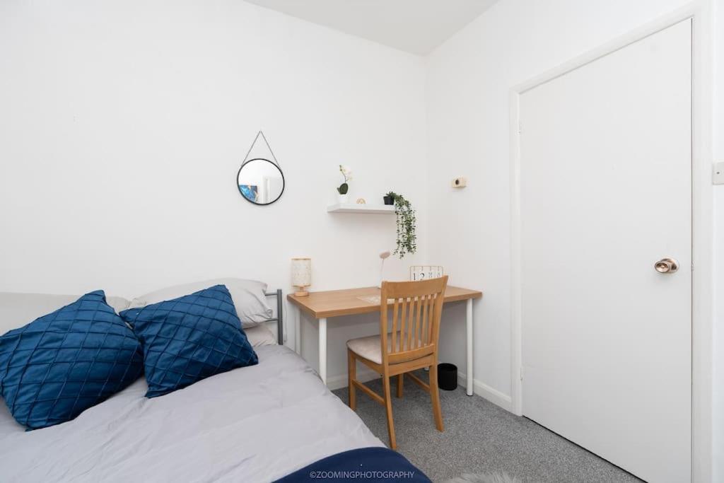 Three-Bedroom Apartment photo 1