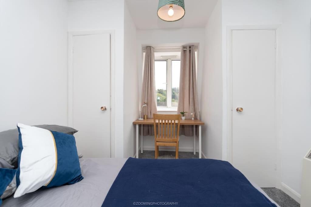 Three-Bedroom Apartment photo 2