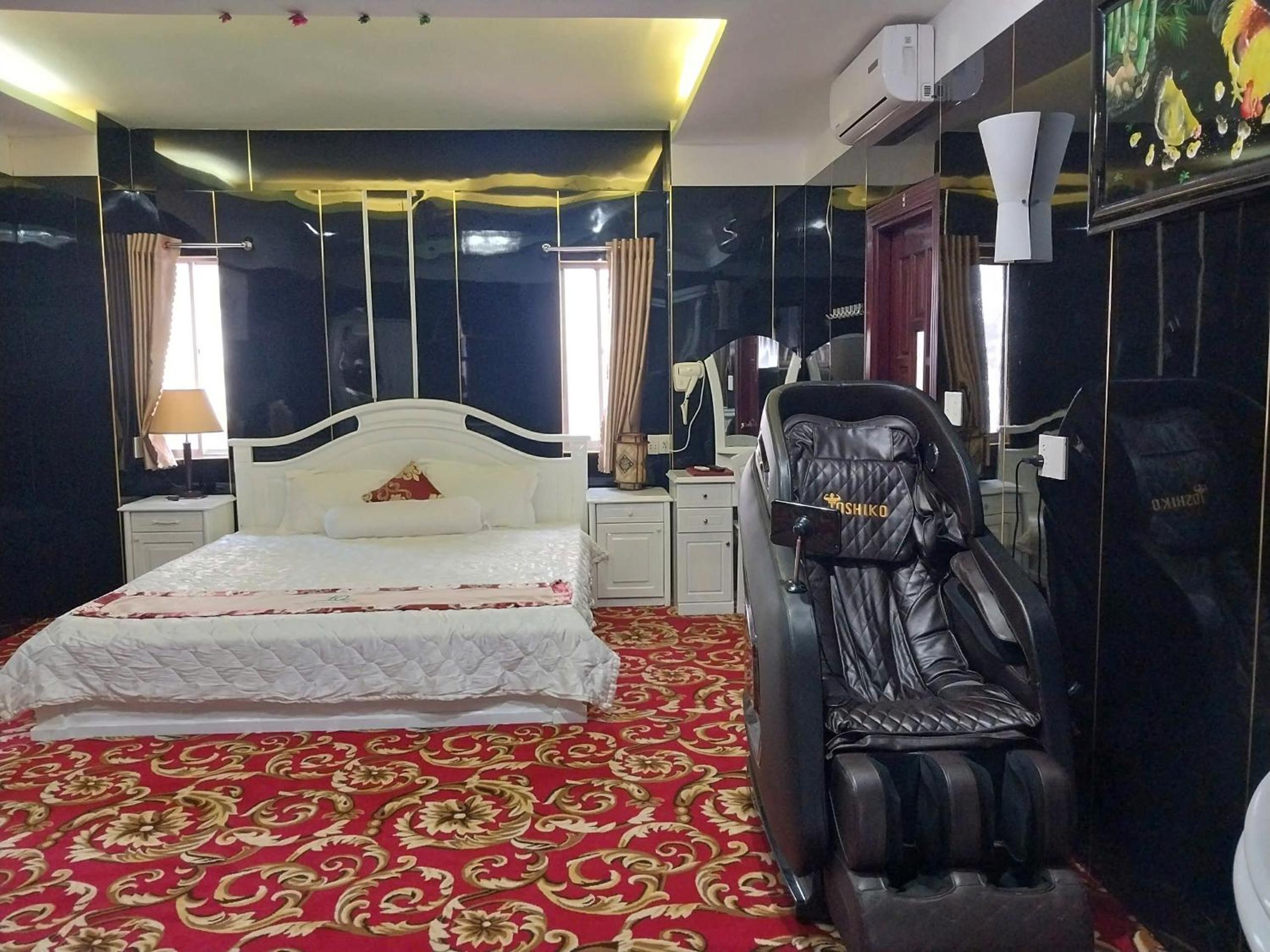 Deluxe King Room photo 2