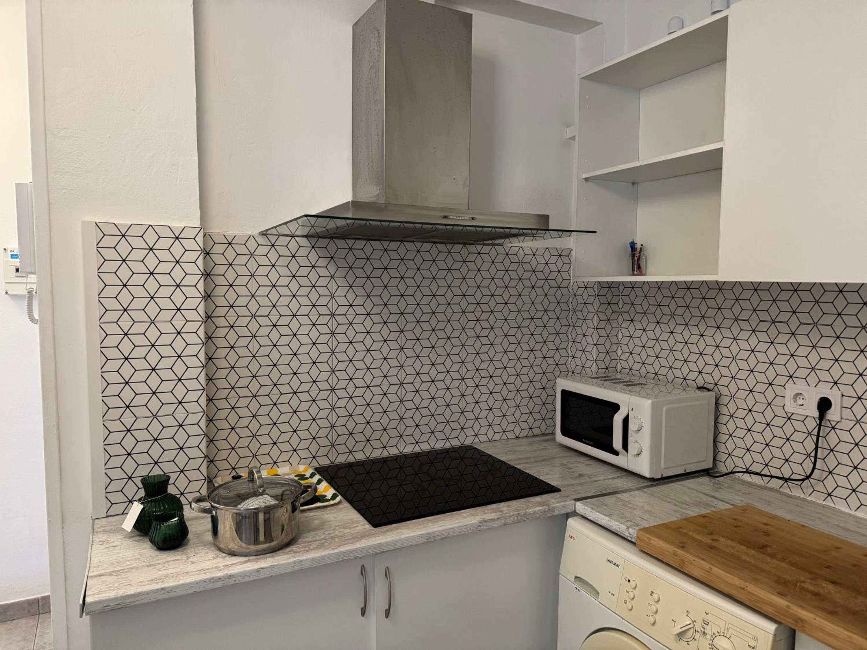 Three-Bedroom Apartment with Balcony photo 3