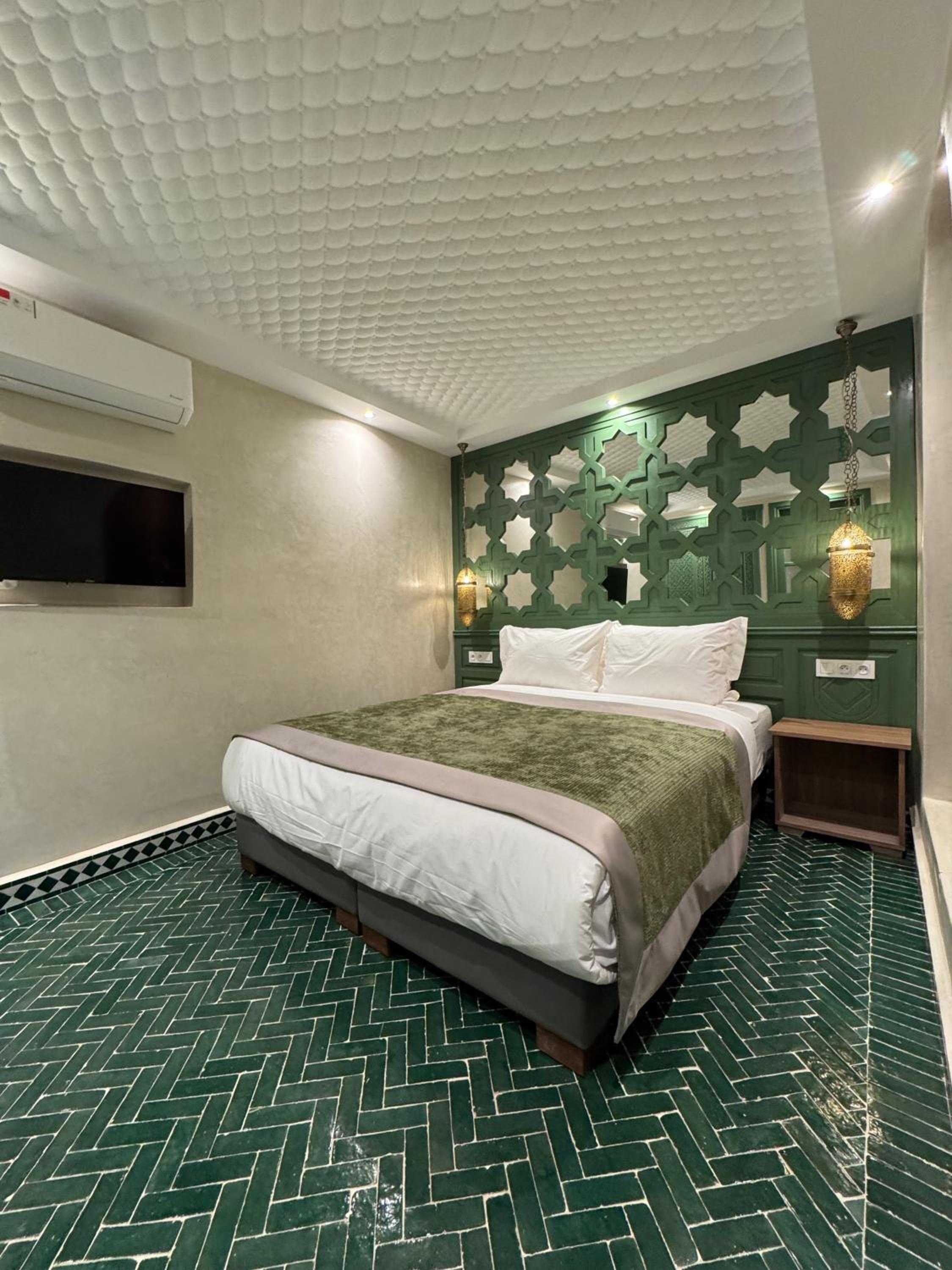 Privatized Diamond House (Three bedrooms & Spa)