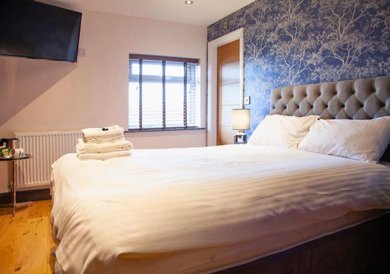 Large Double Room - Photo 1