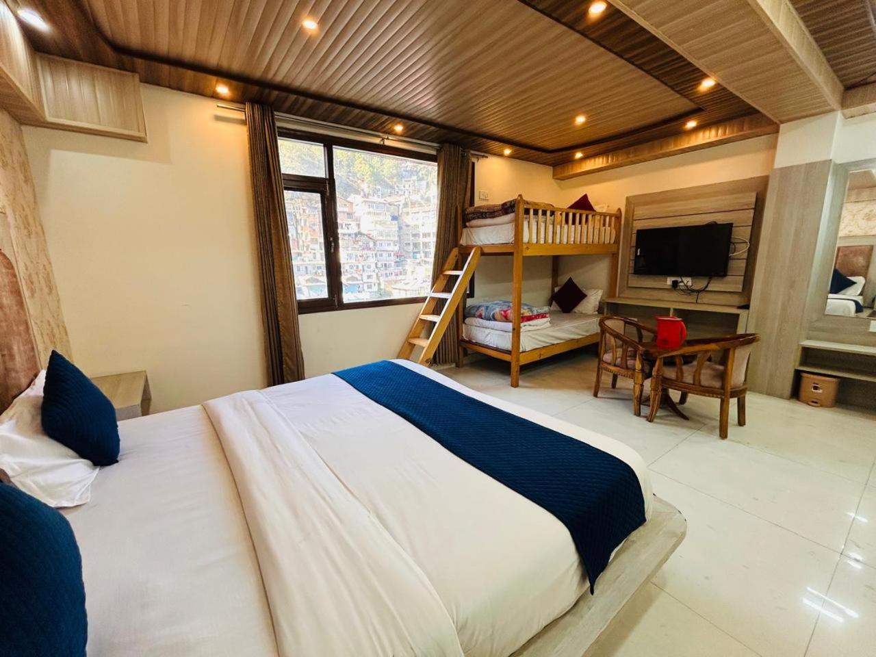 Deluxe Family Suite photo 1