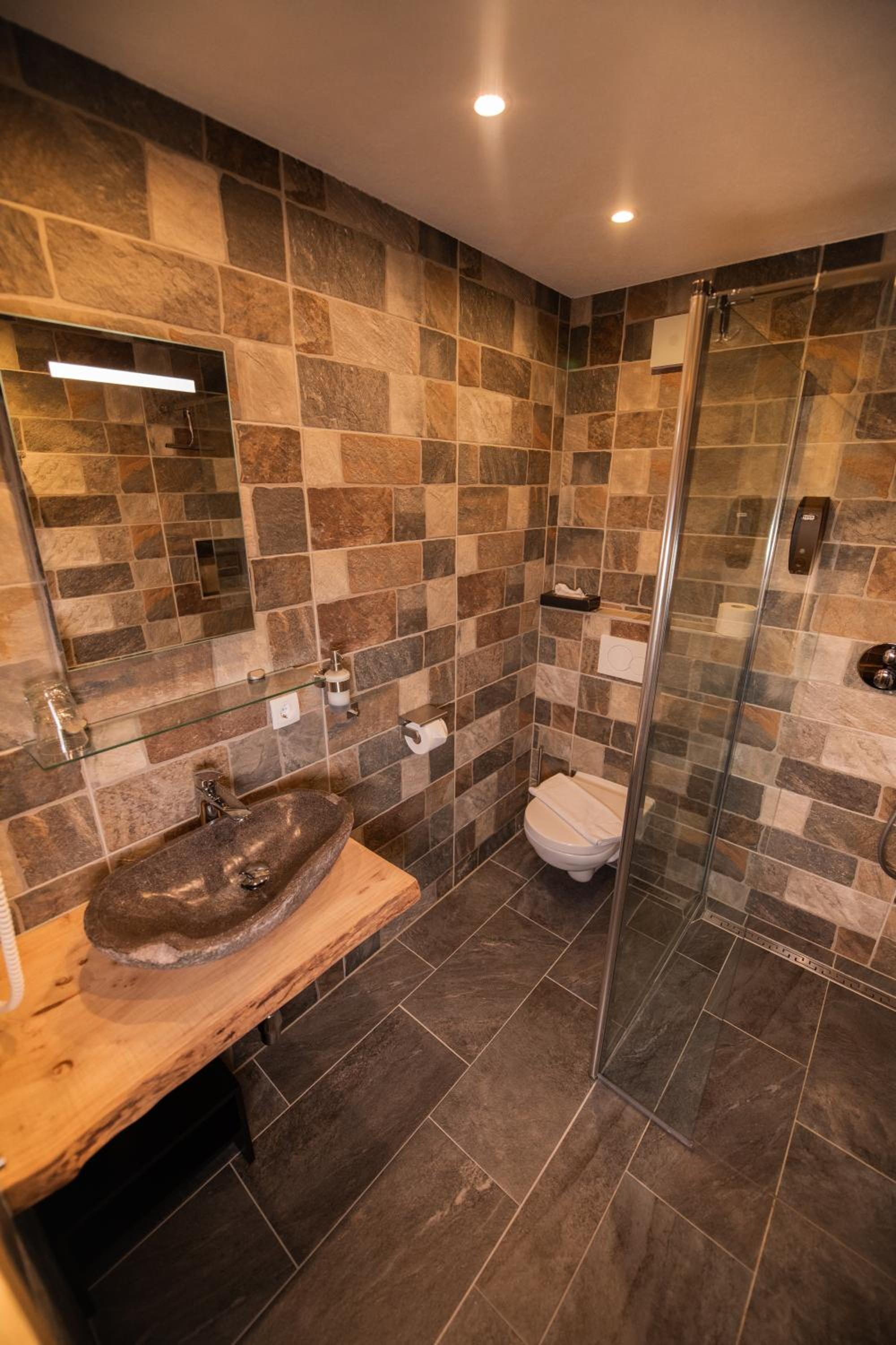 Deluxe King Room photo 2