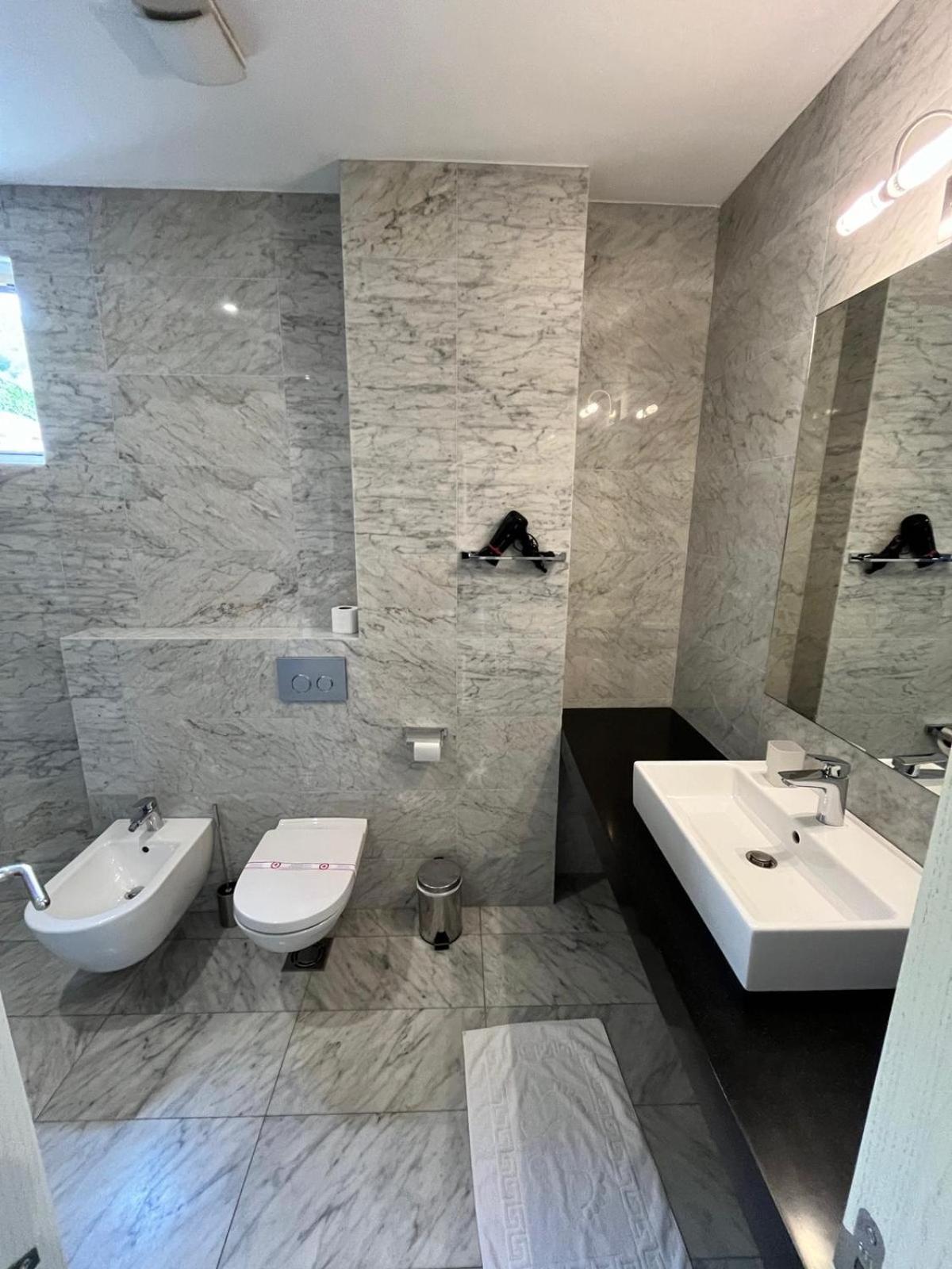 Deluxe Double Room with Balcony and Sea View photo 2