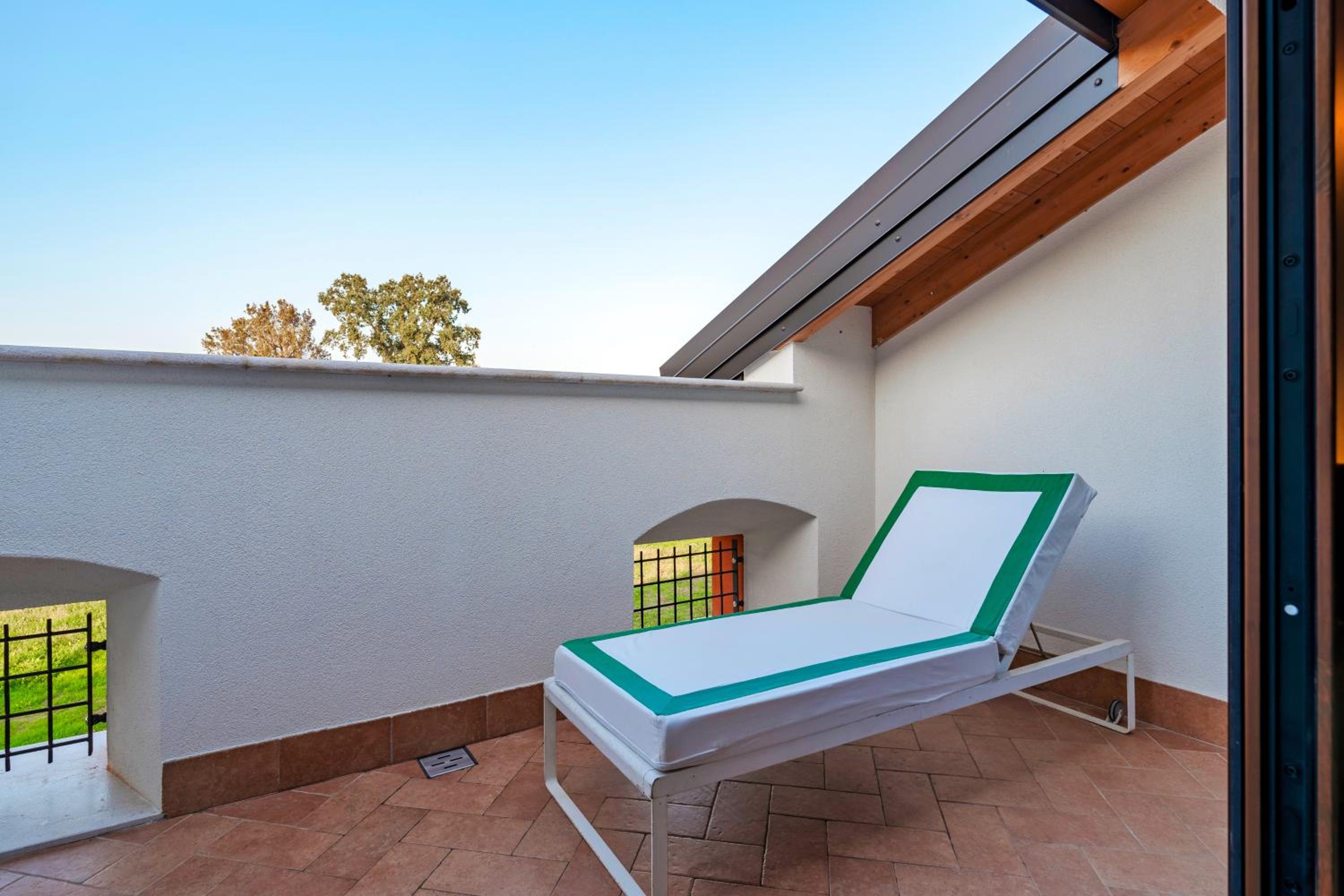 One-Bedroom Apartment with Terrace photo 3