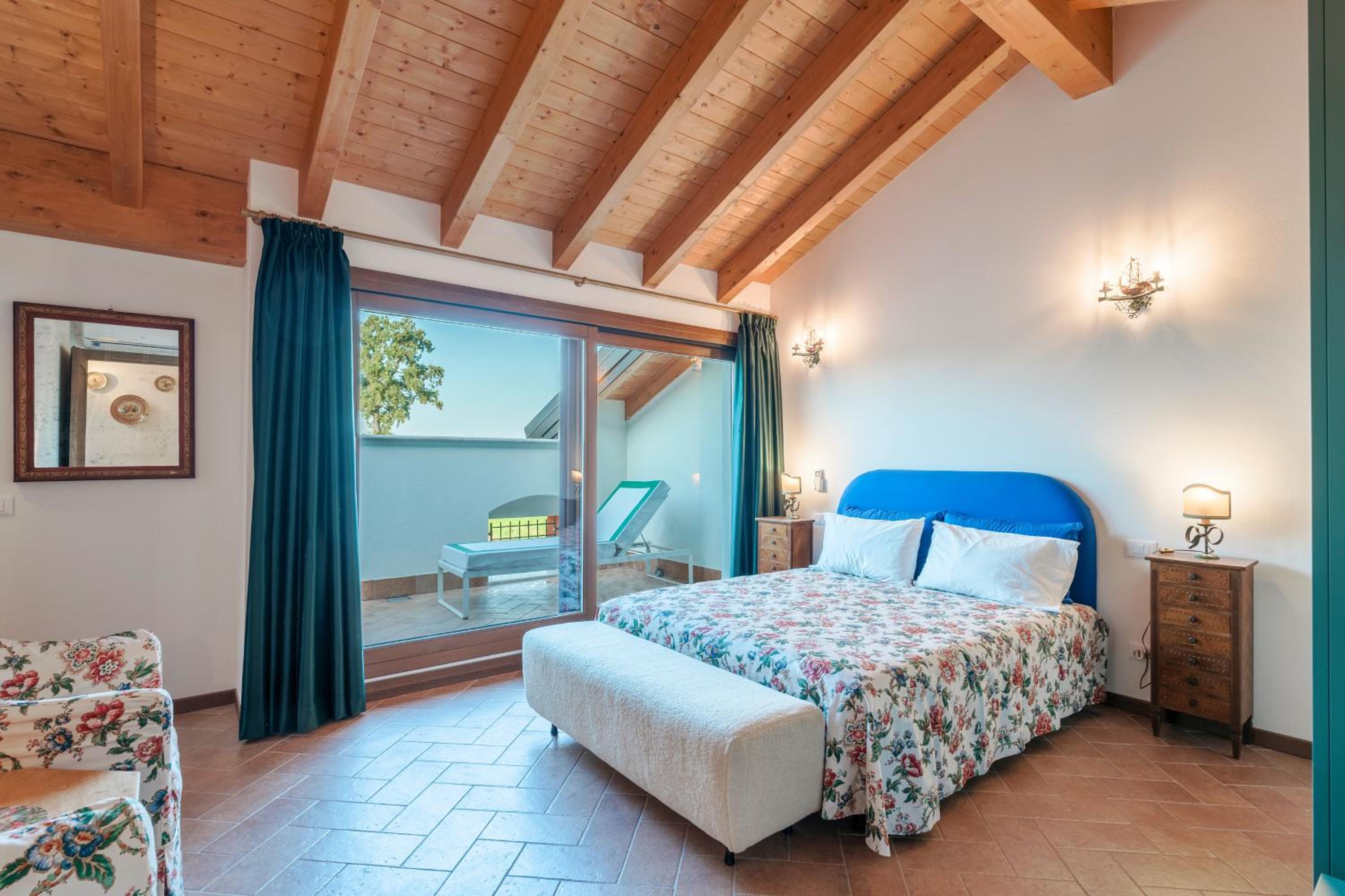 One-Bedroom Apartment with Terrace photo 1
