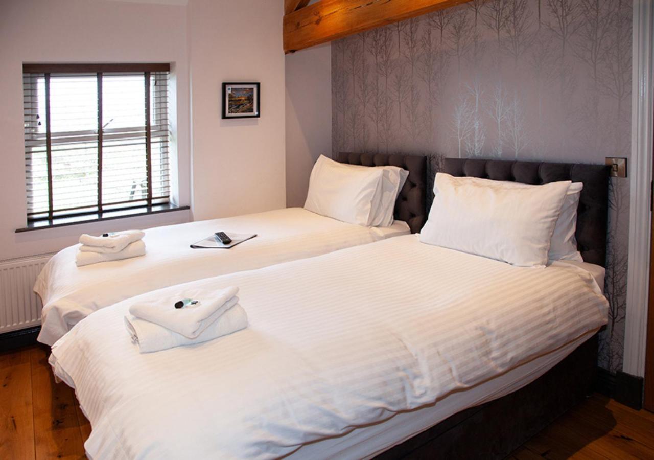 Large Twin Room - Photo 1