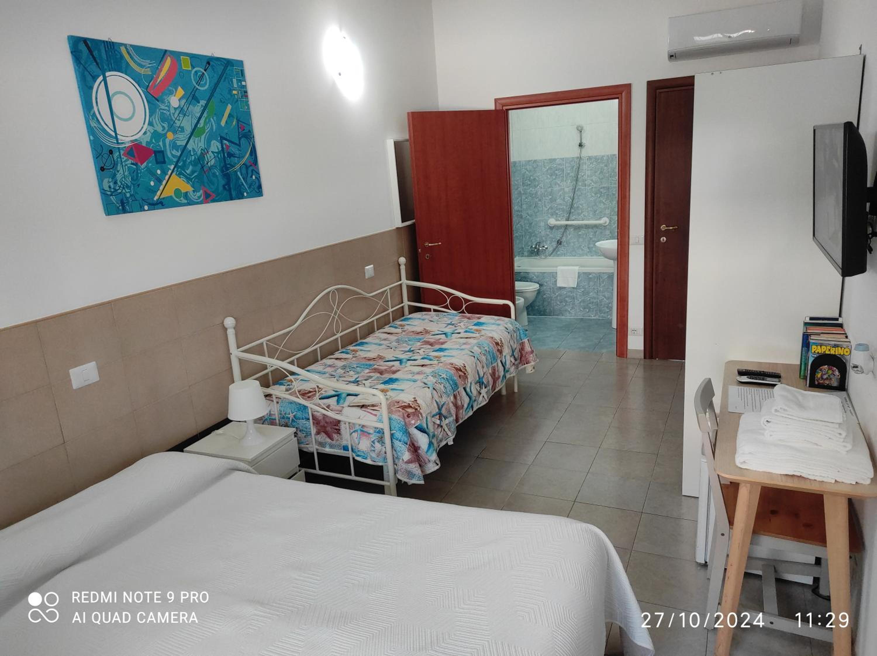 Deluxe Double Room with Bath photo 1