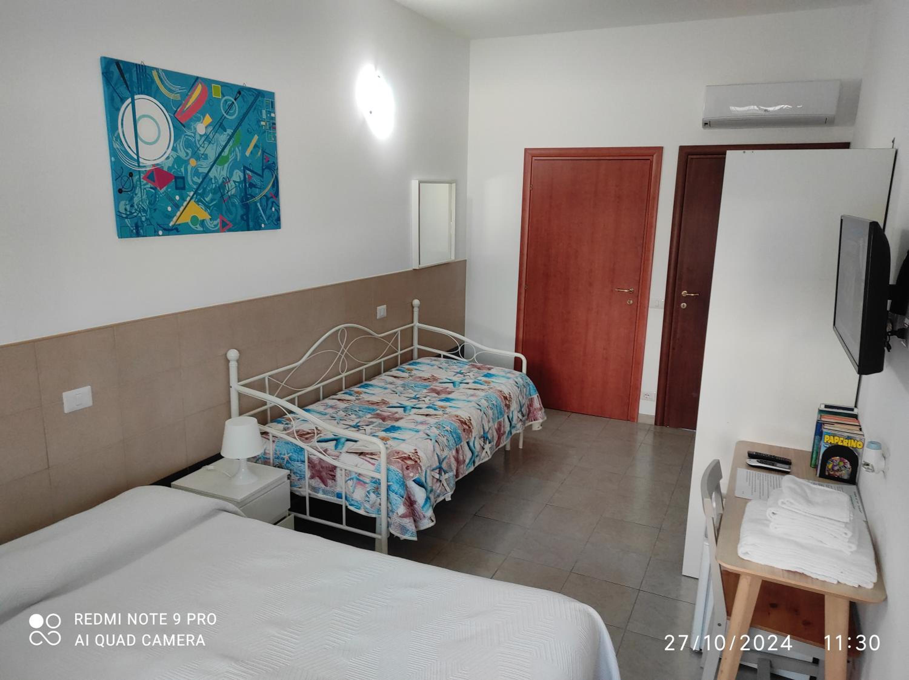 Deluxe Double Room with Bath photo 3