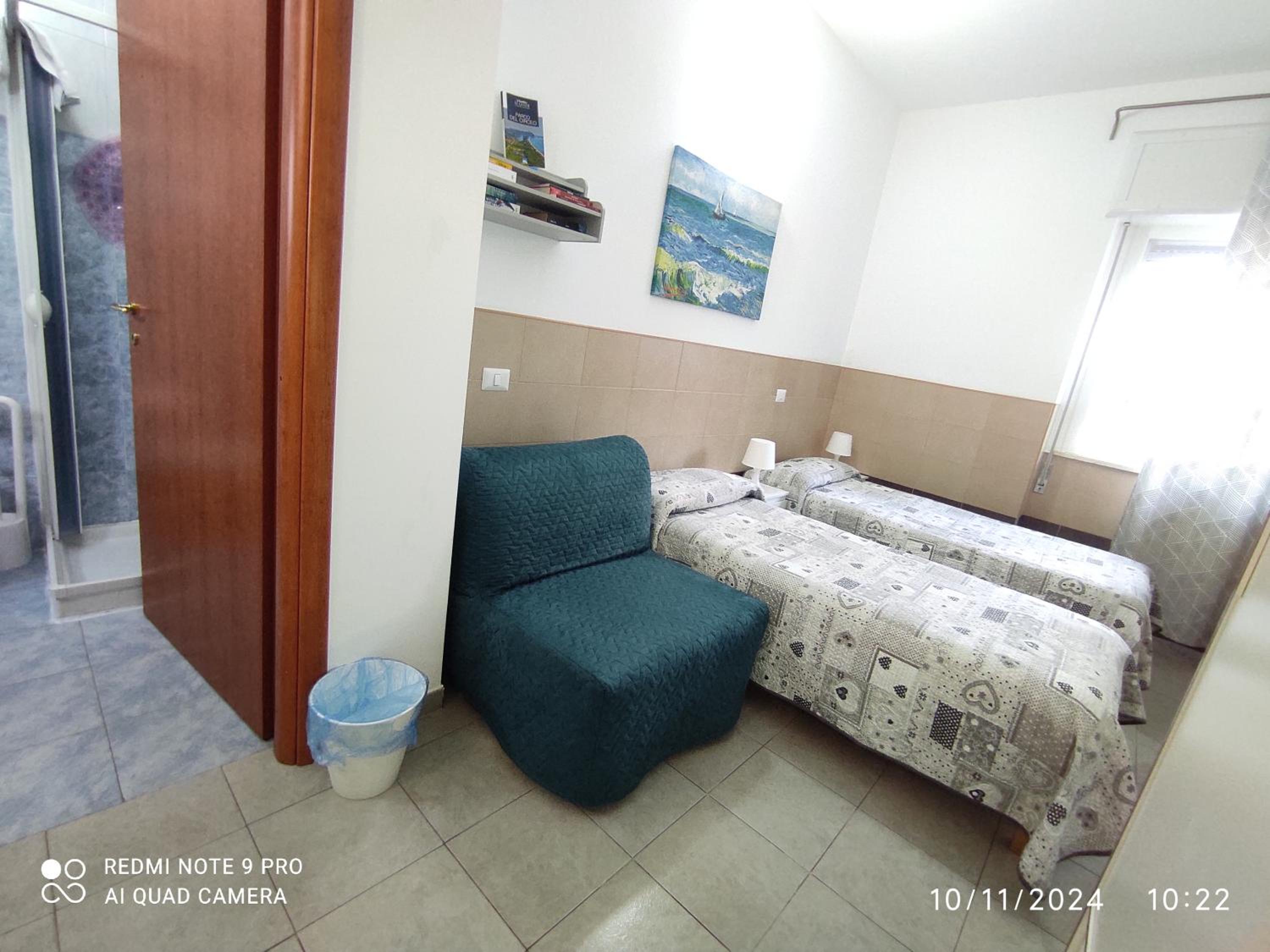 Twin Room with Private Bathroom photo 1
