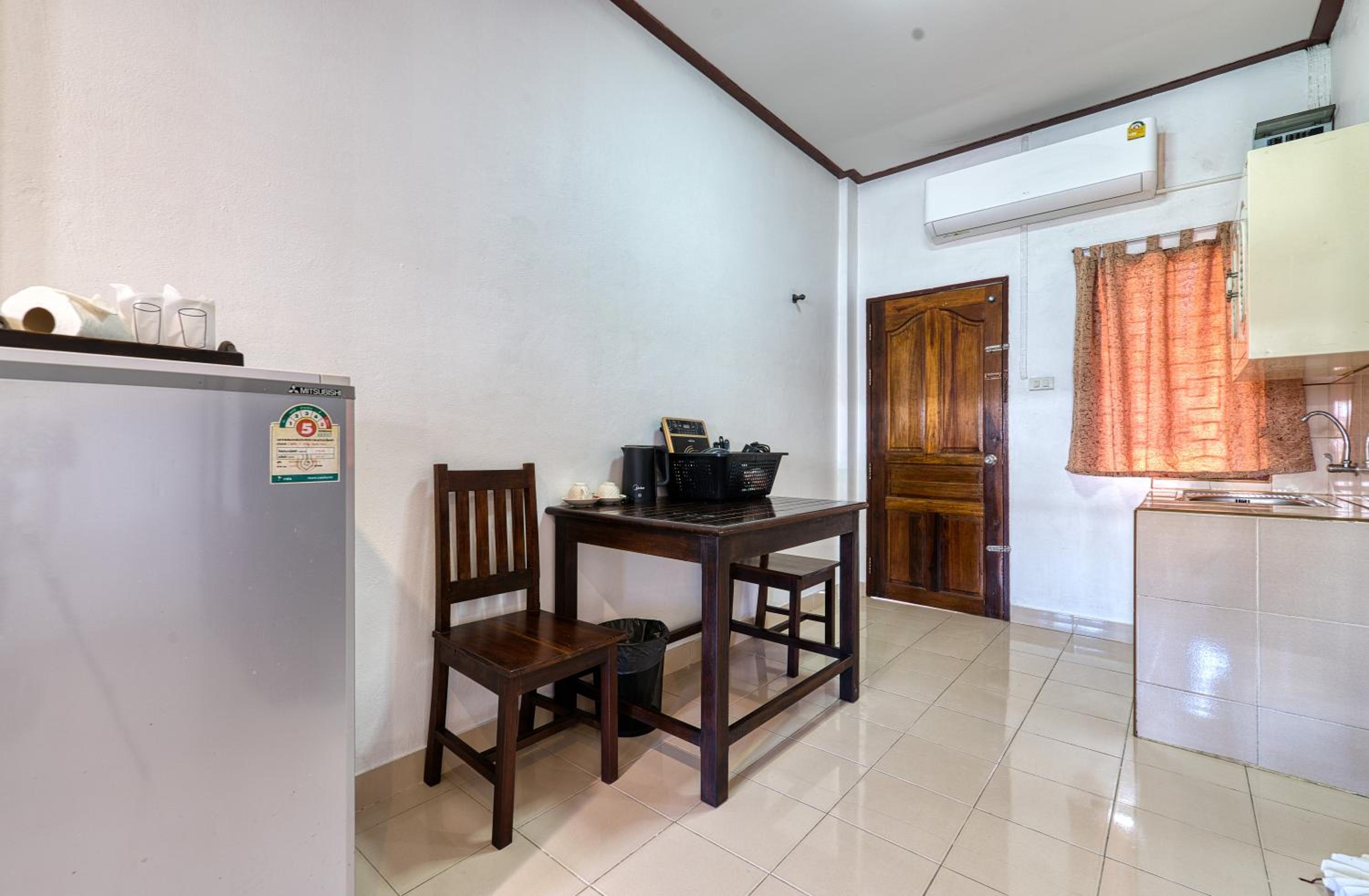 Apartment with Balcony photo 3
