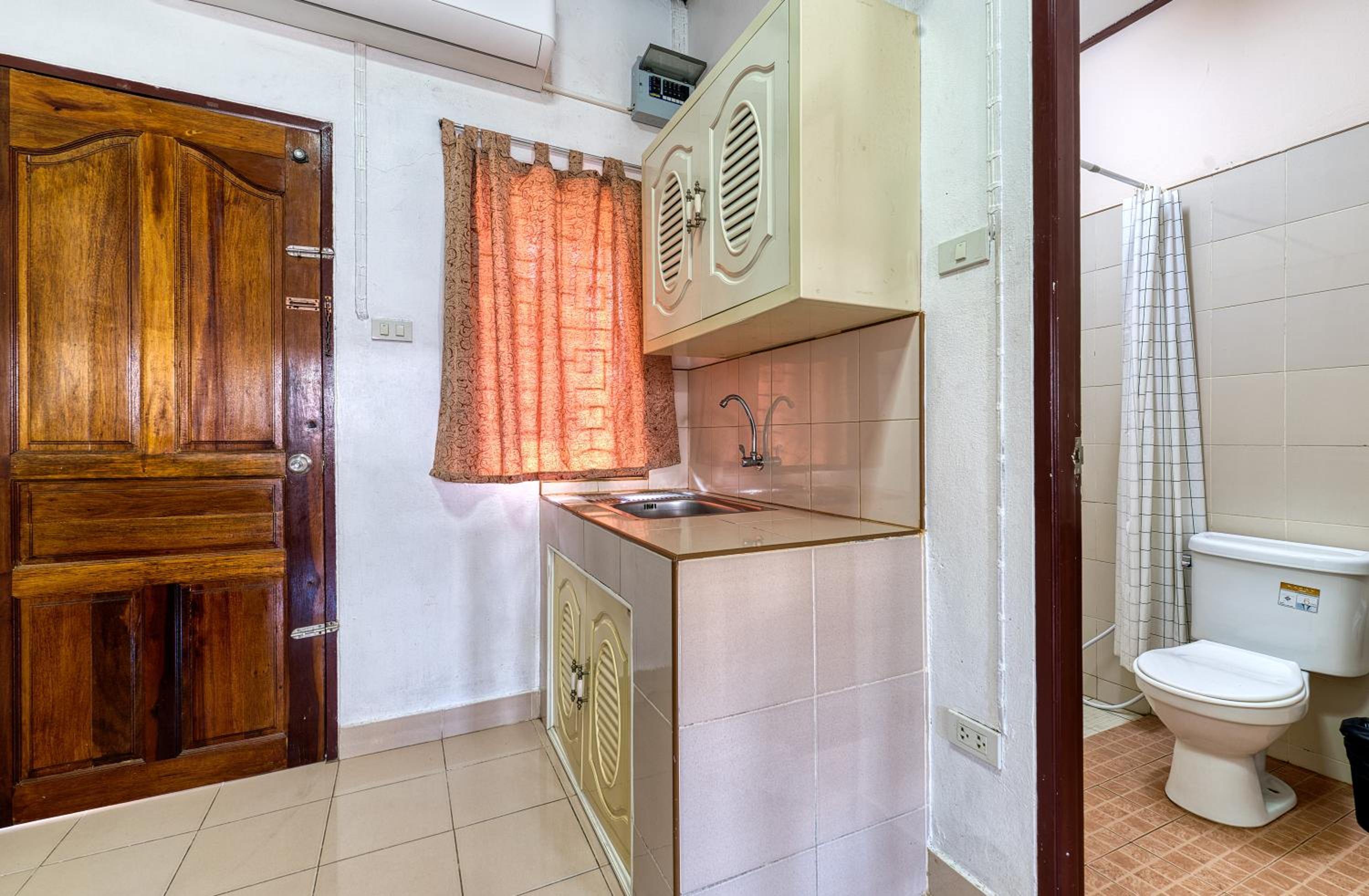 Apartment with Balcony photo 2