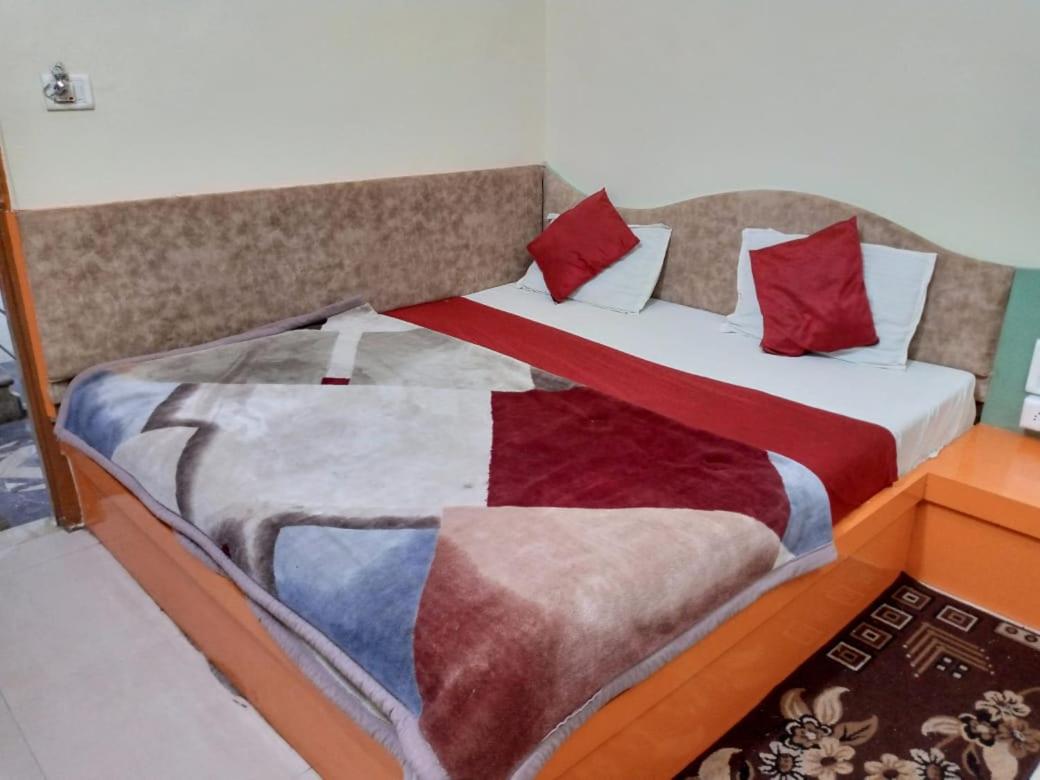 Deluxe Double Room (2 Adults + 1 Child) photo 2