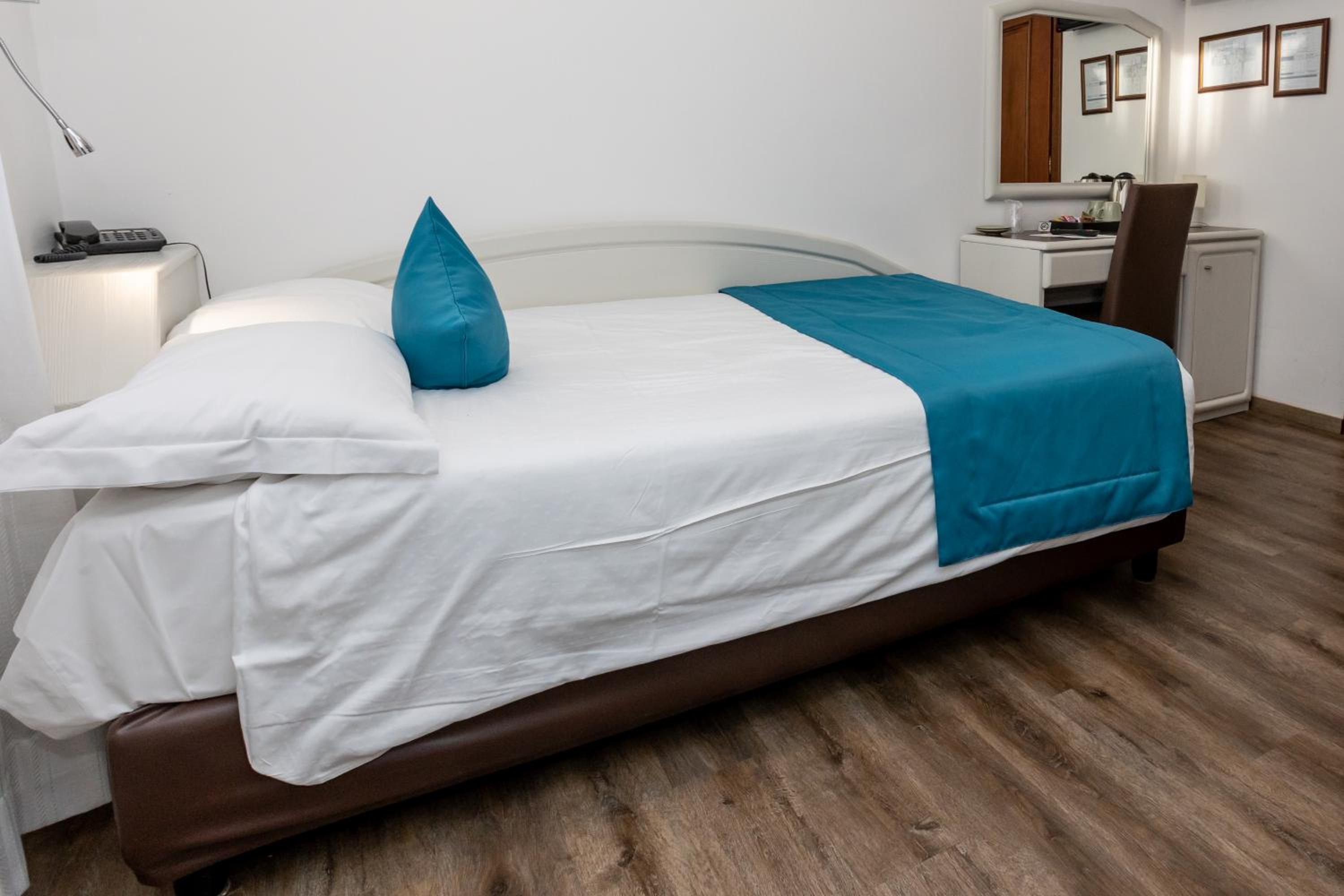 Small Double Room photo 1
