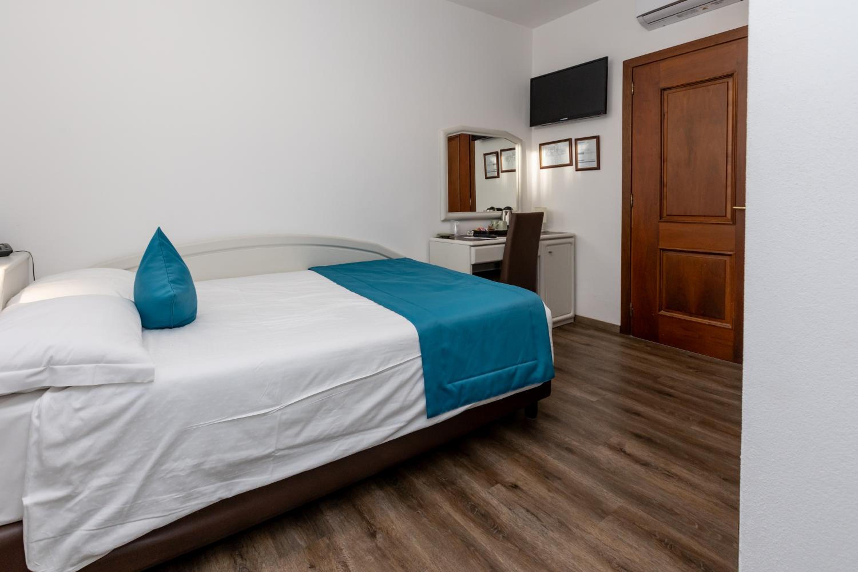 Small Double Room photo 2