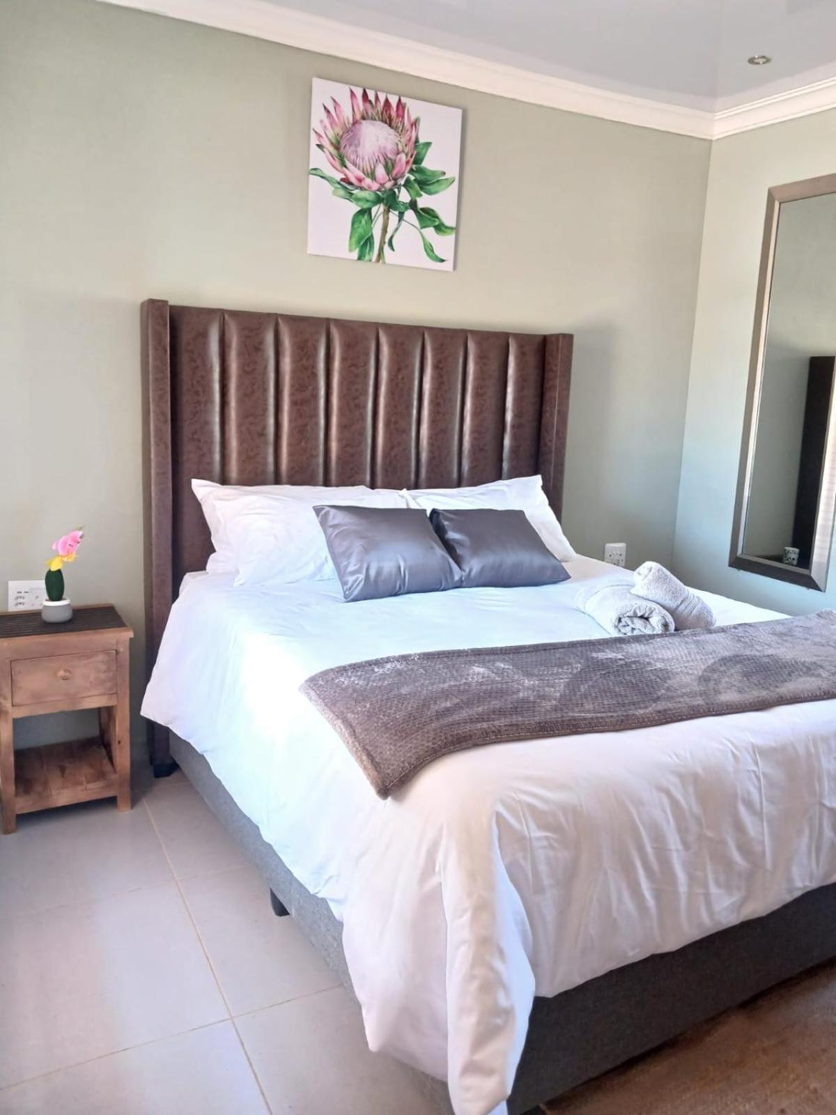 Standard Queen Room photo 2