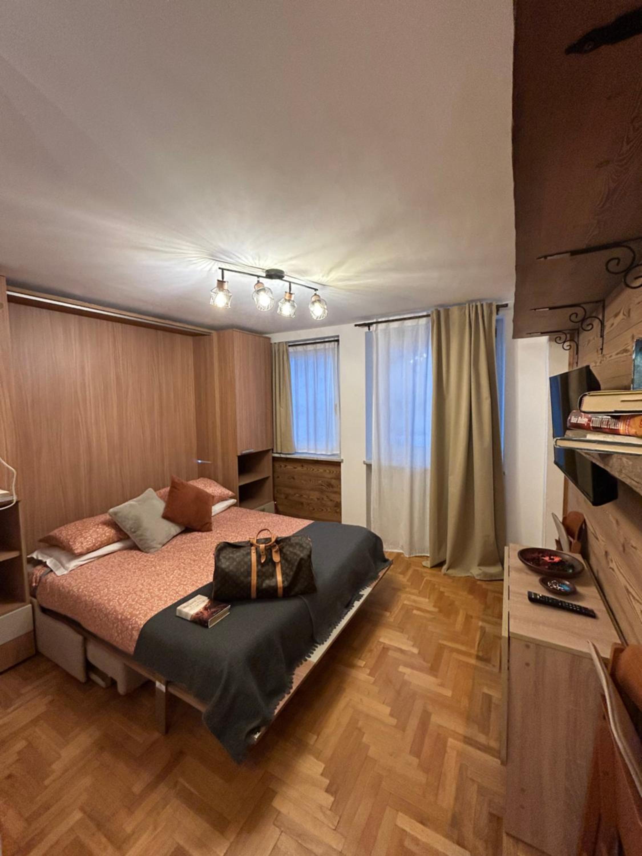 One-Bedroom Apartment photo 2