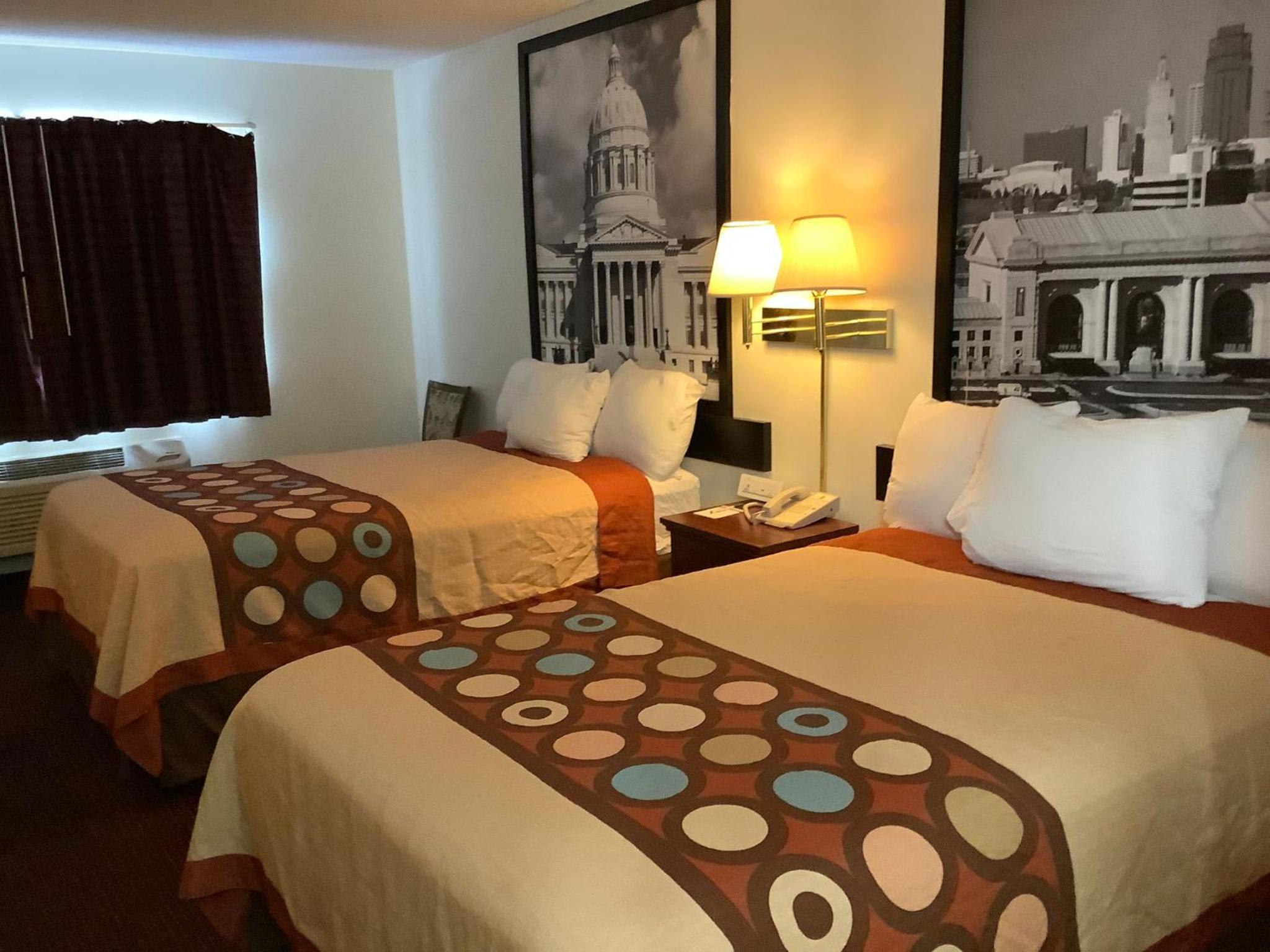 Double Room with Two Double Beds - Non-Smoking - Photo 2