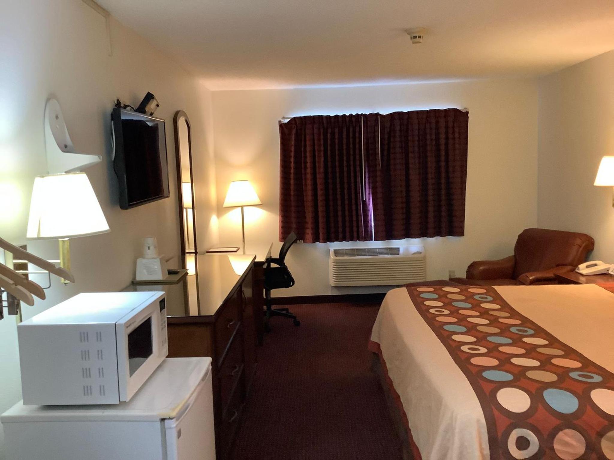 King Room - Non-Smoking - Photo 2