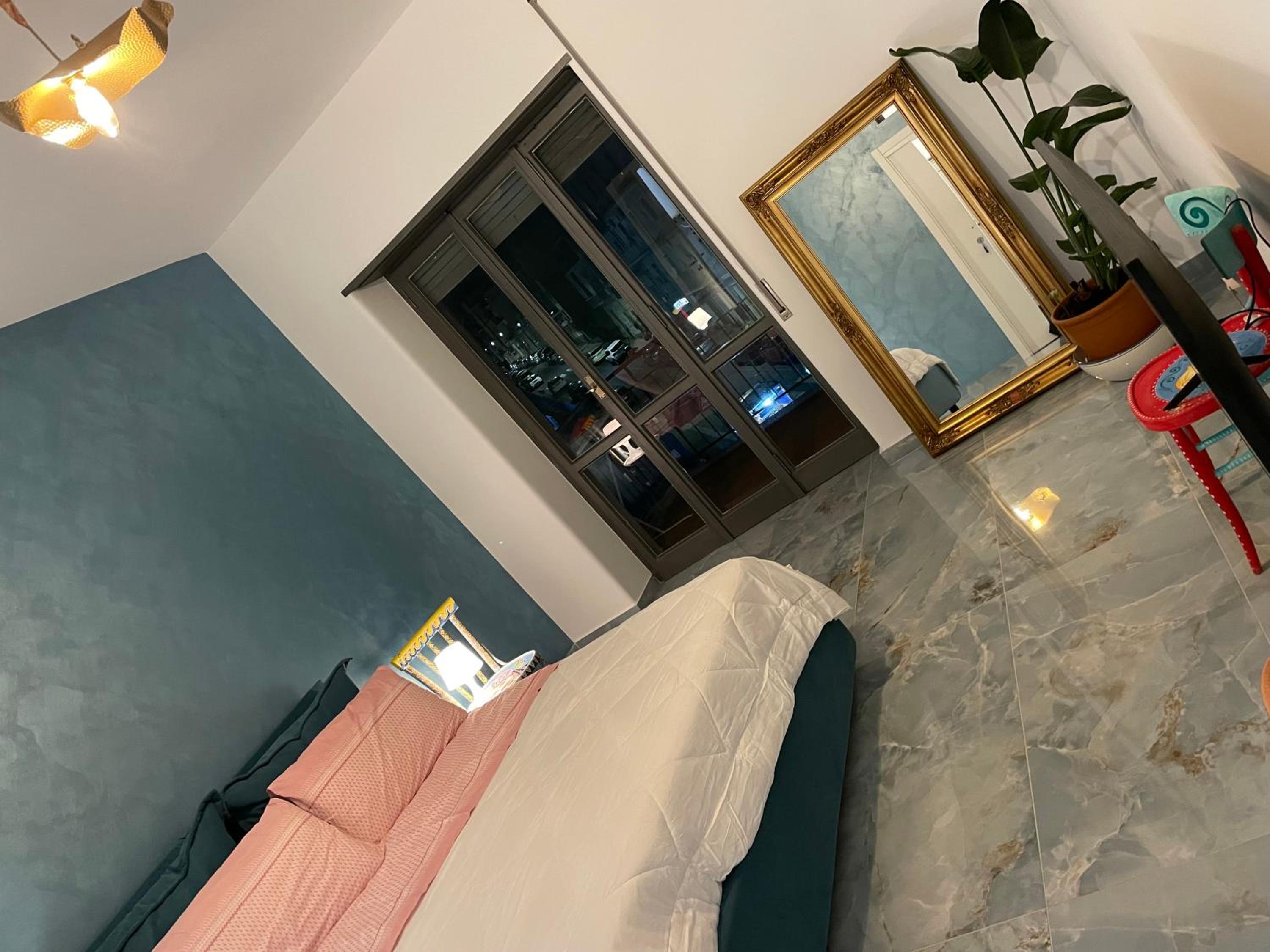 One-Bedroom Deluxe Apartment