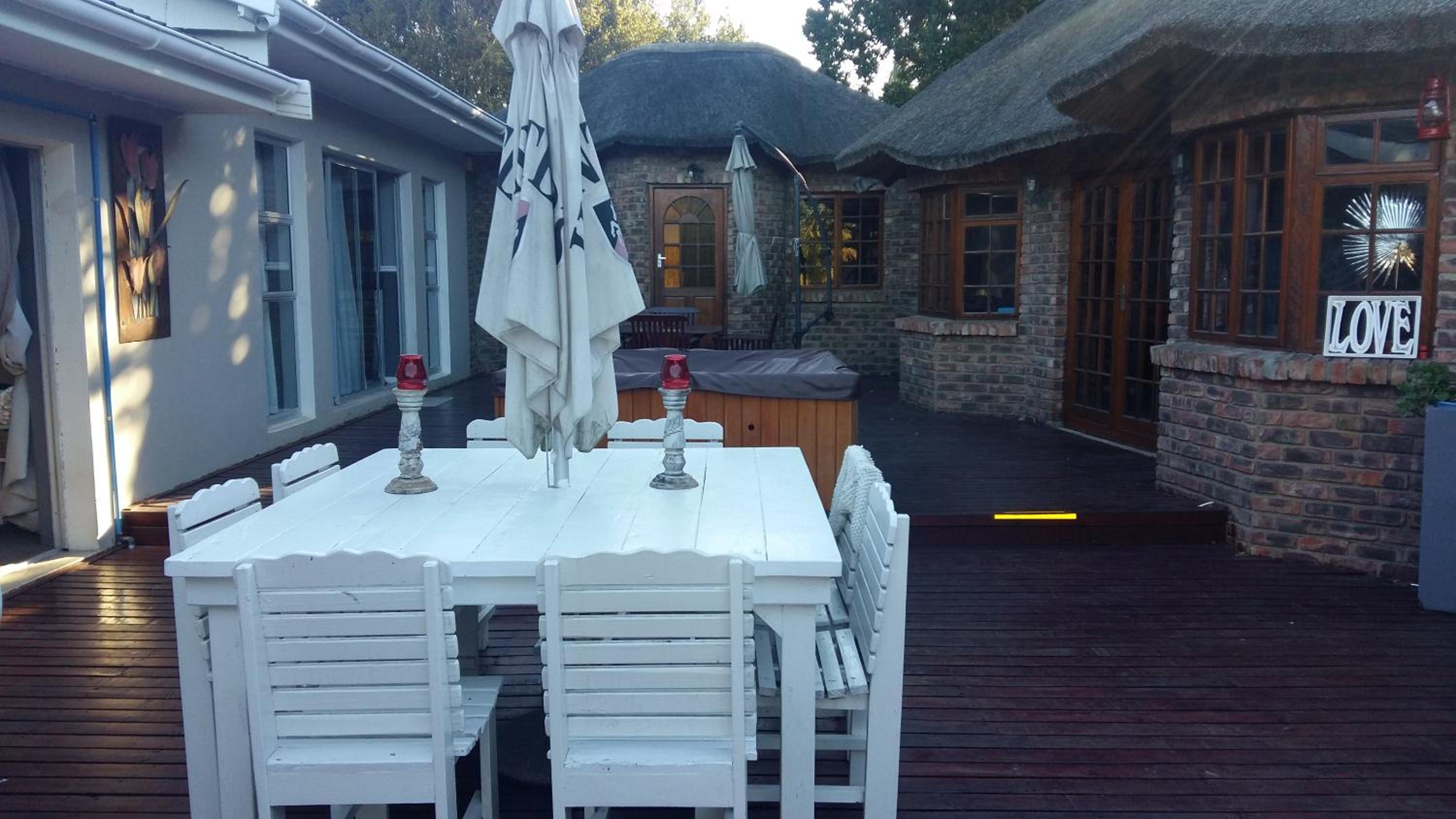 Suite with Pool View - Photo 2