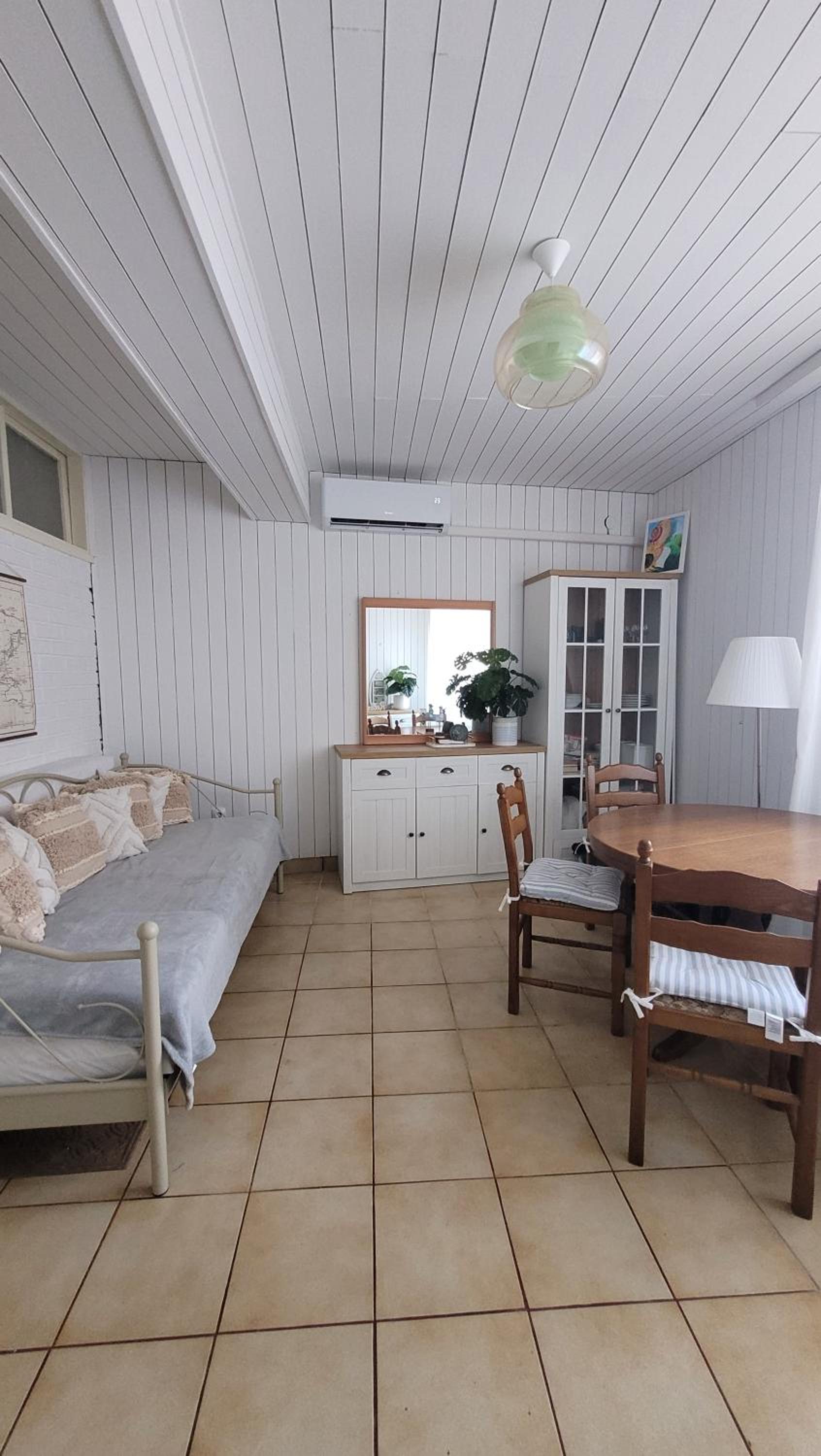 One-Bedroom House photo 1
