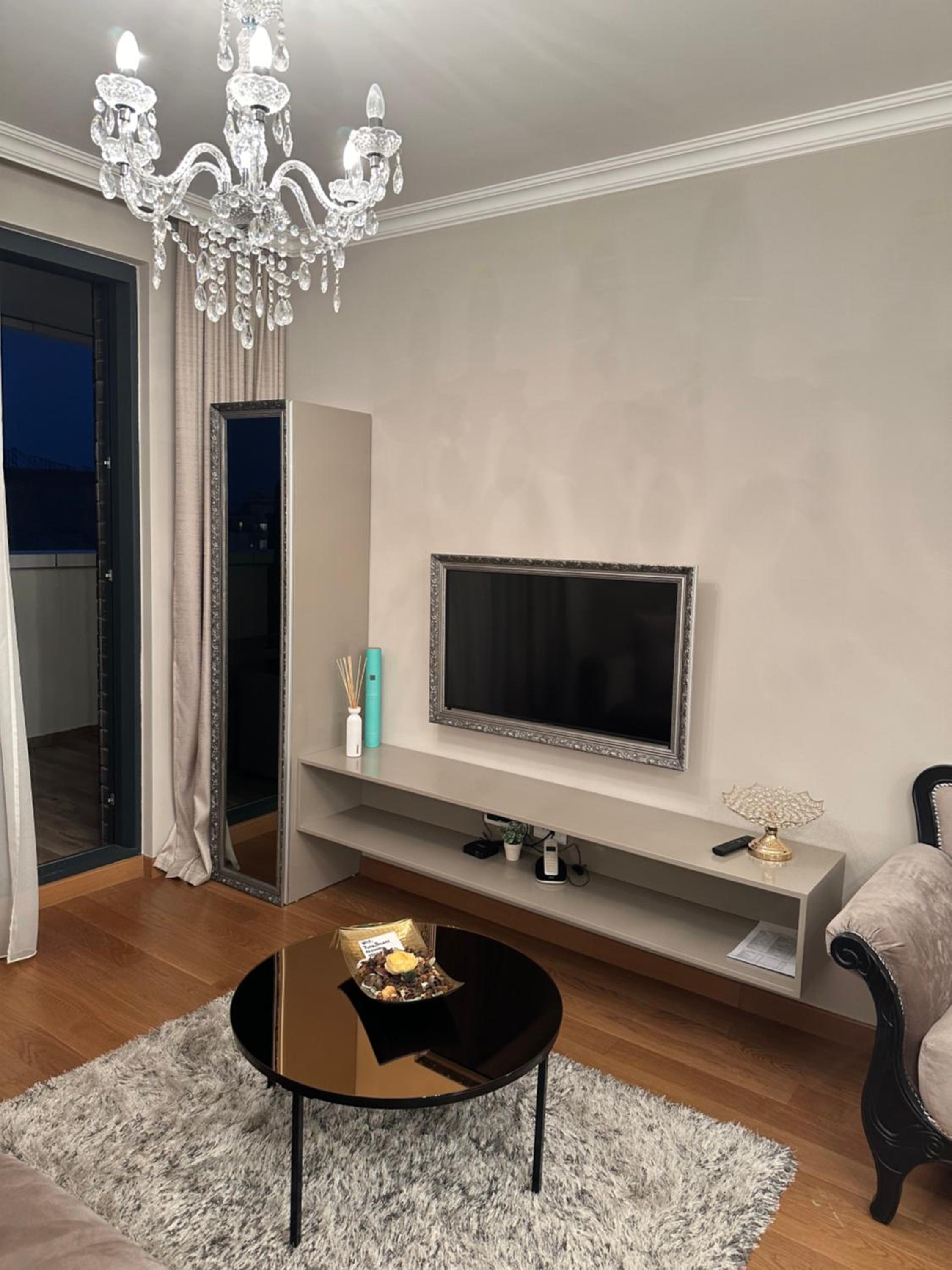 One-Bedroom Apartment with City View photo 2