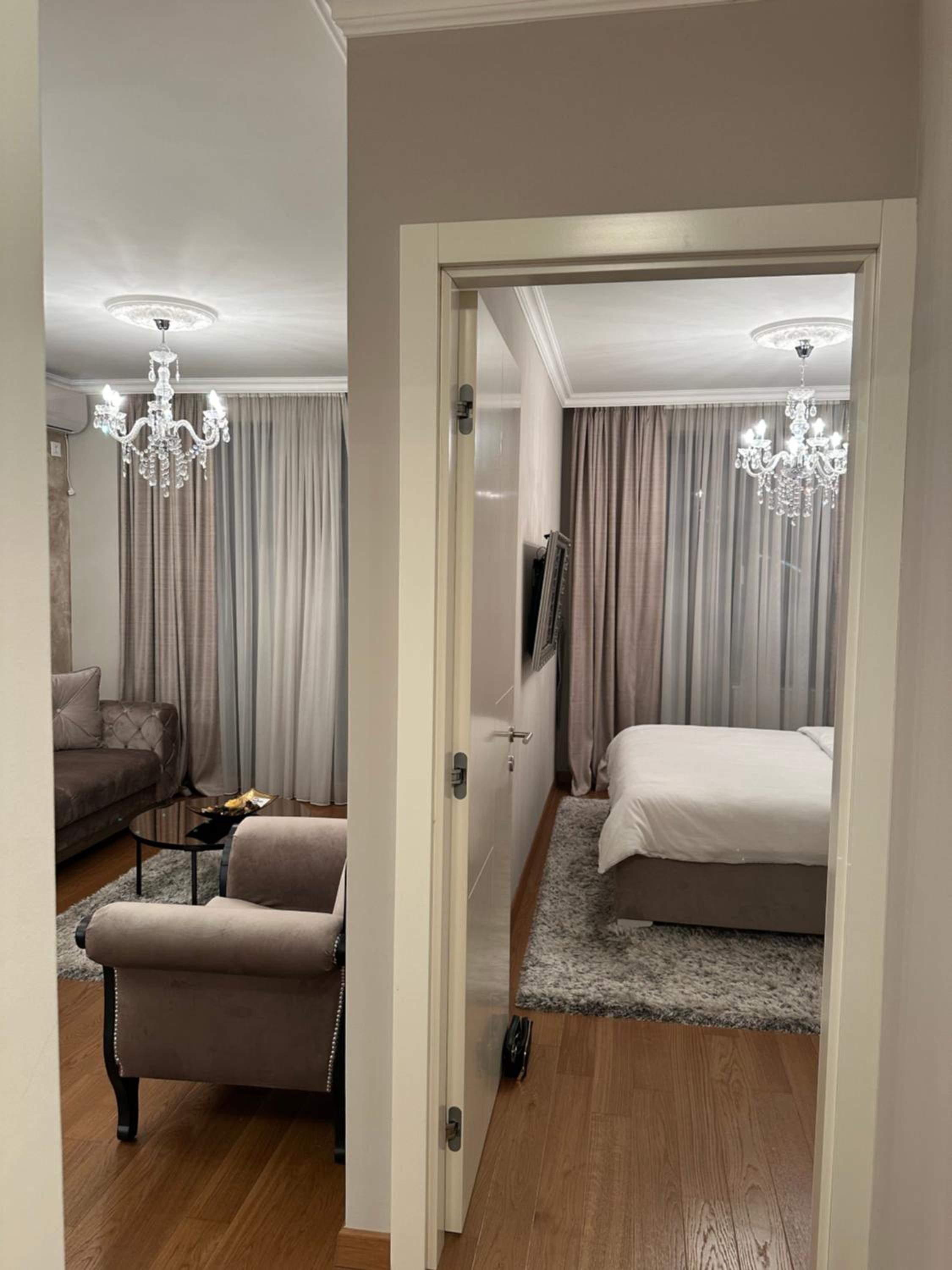 One-Bedroom Apartment with City View photo 3