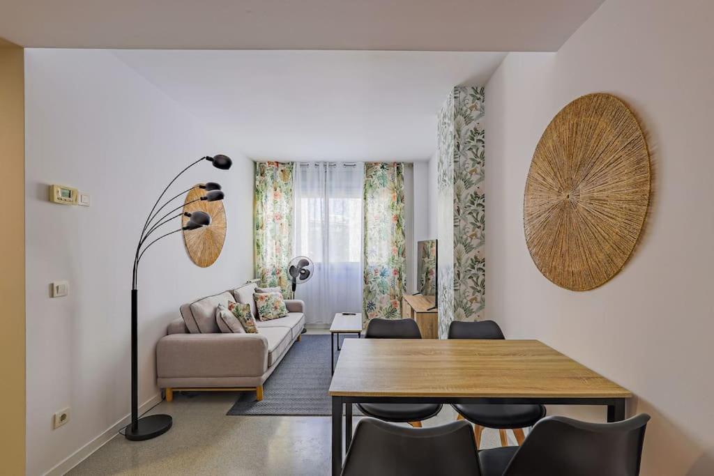 One-Bedroom Apartment photo 2