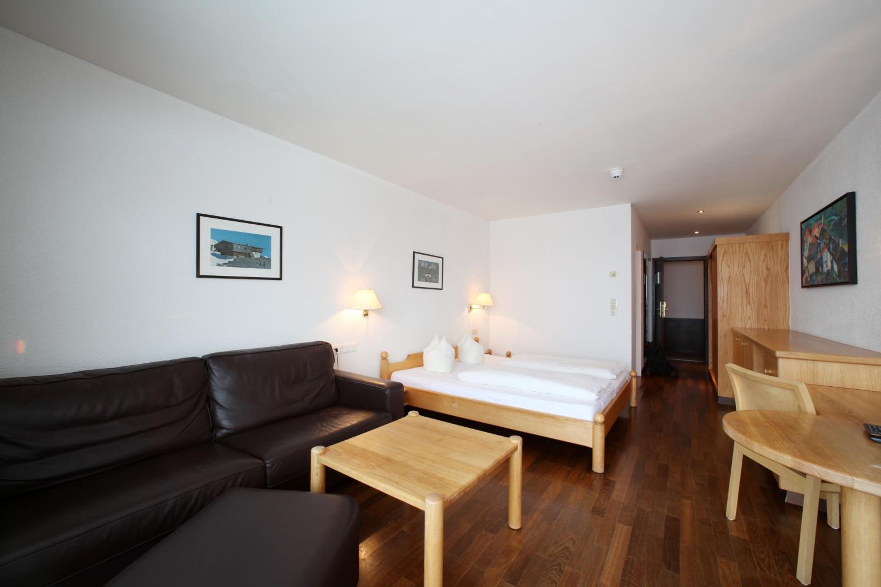 Budget Double Room photo 3