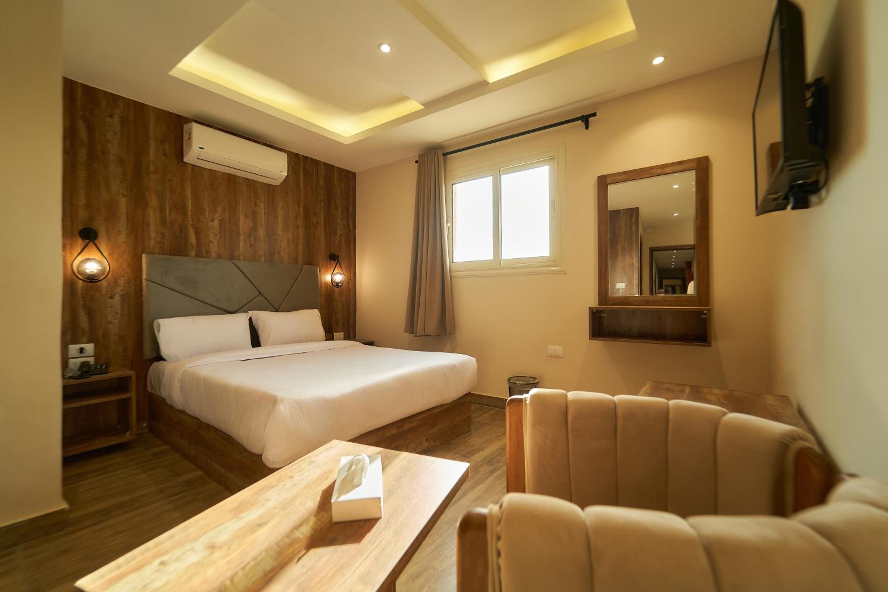 Deluxe Double Room With Pyramids View