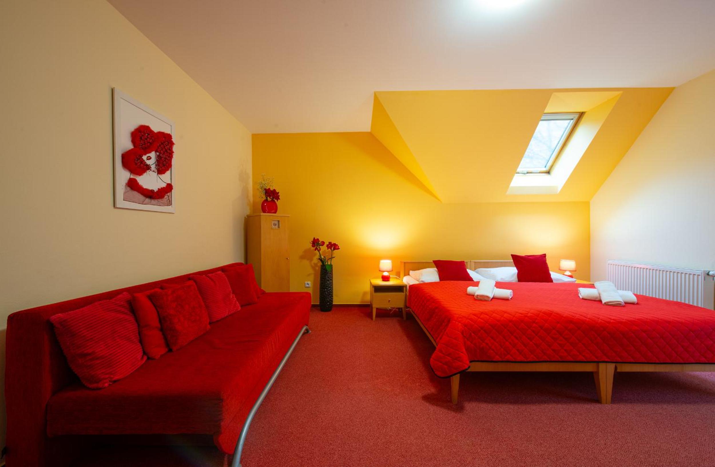 Two-Bedroom Deluxe Apartment with Balcony - Photo 7