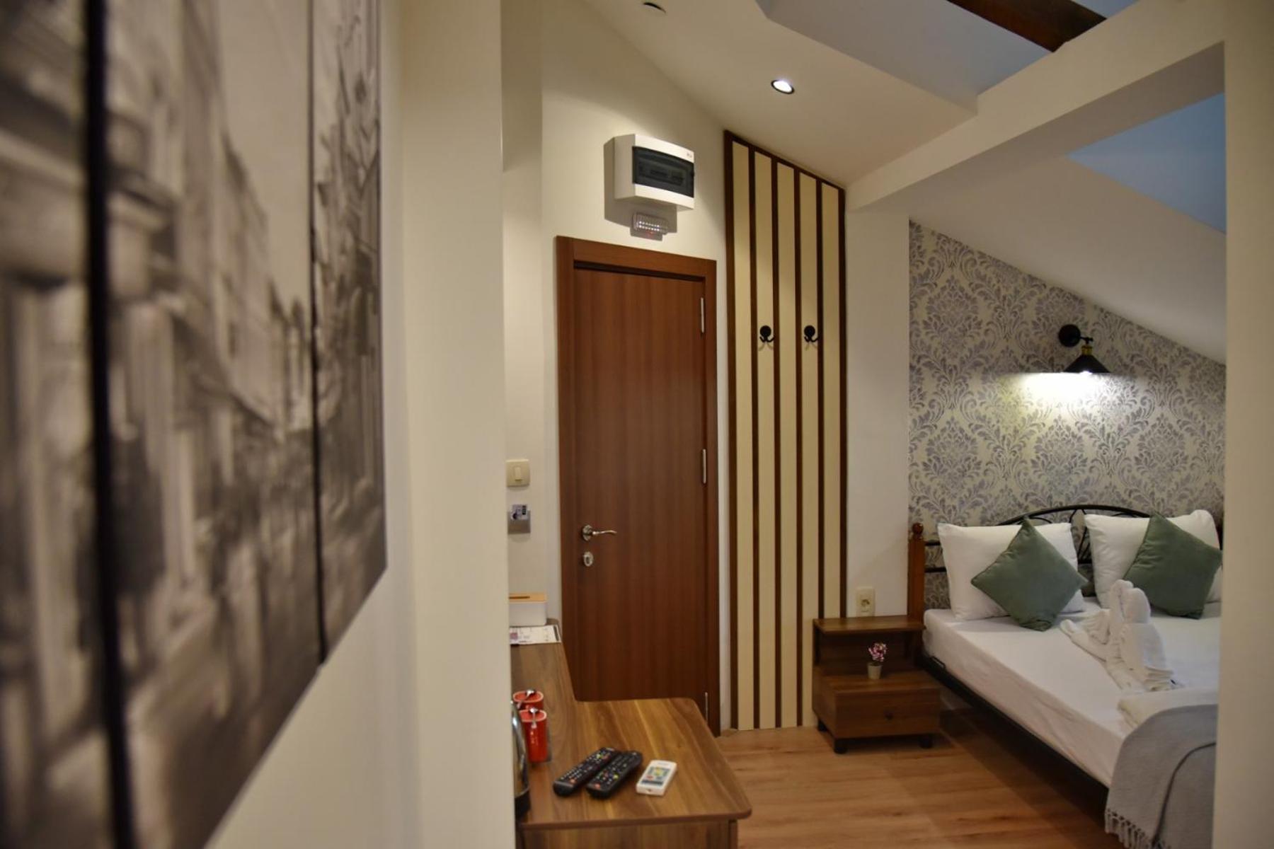 Double or Twin Room photo 2