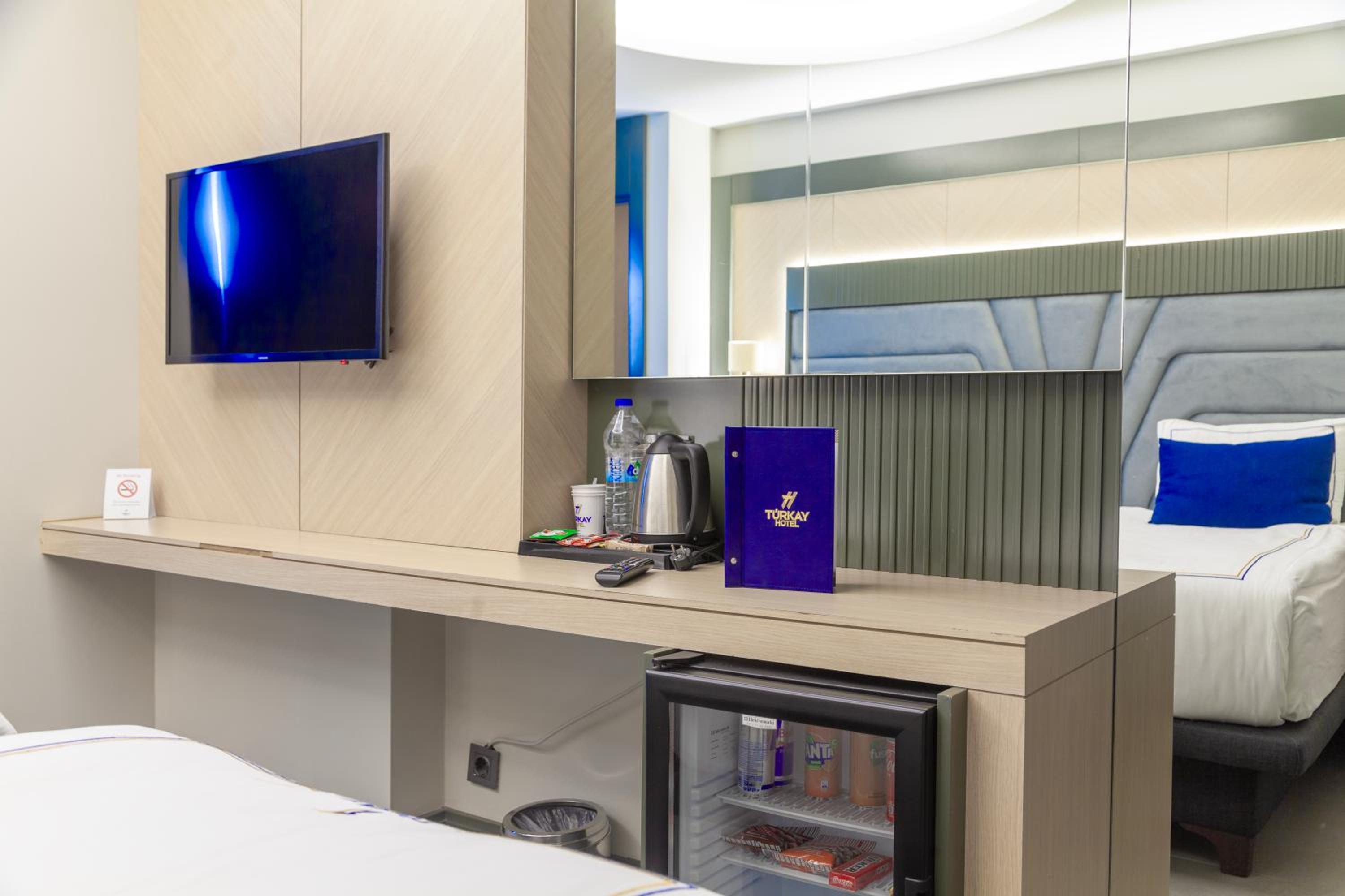 Deluxe Double or Twin Room thumbnail 5
