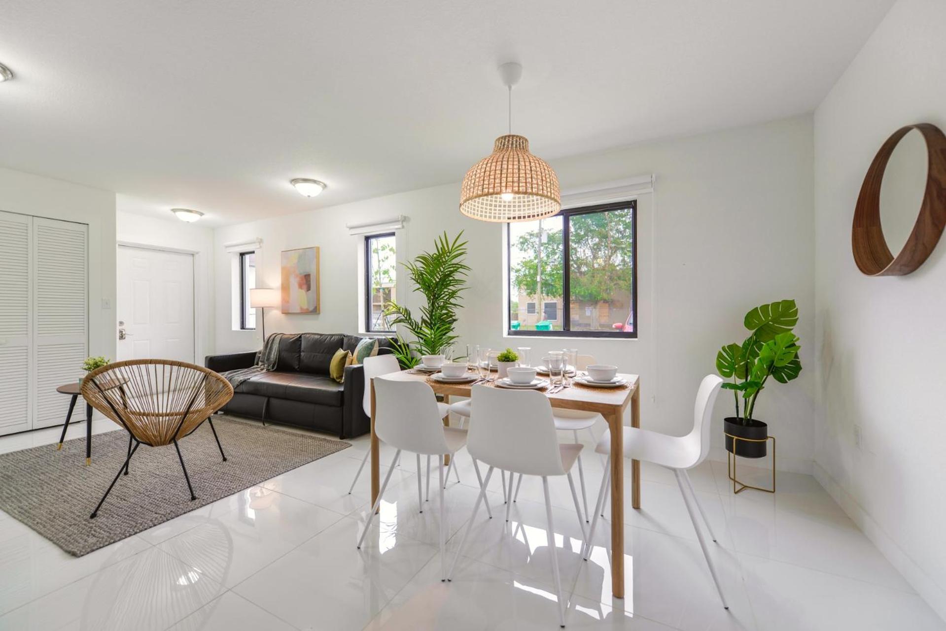 Three-Bedroom House photo 3