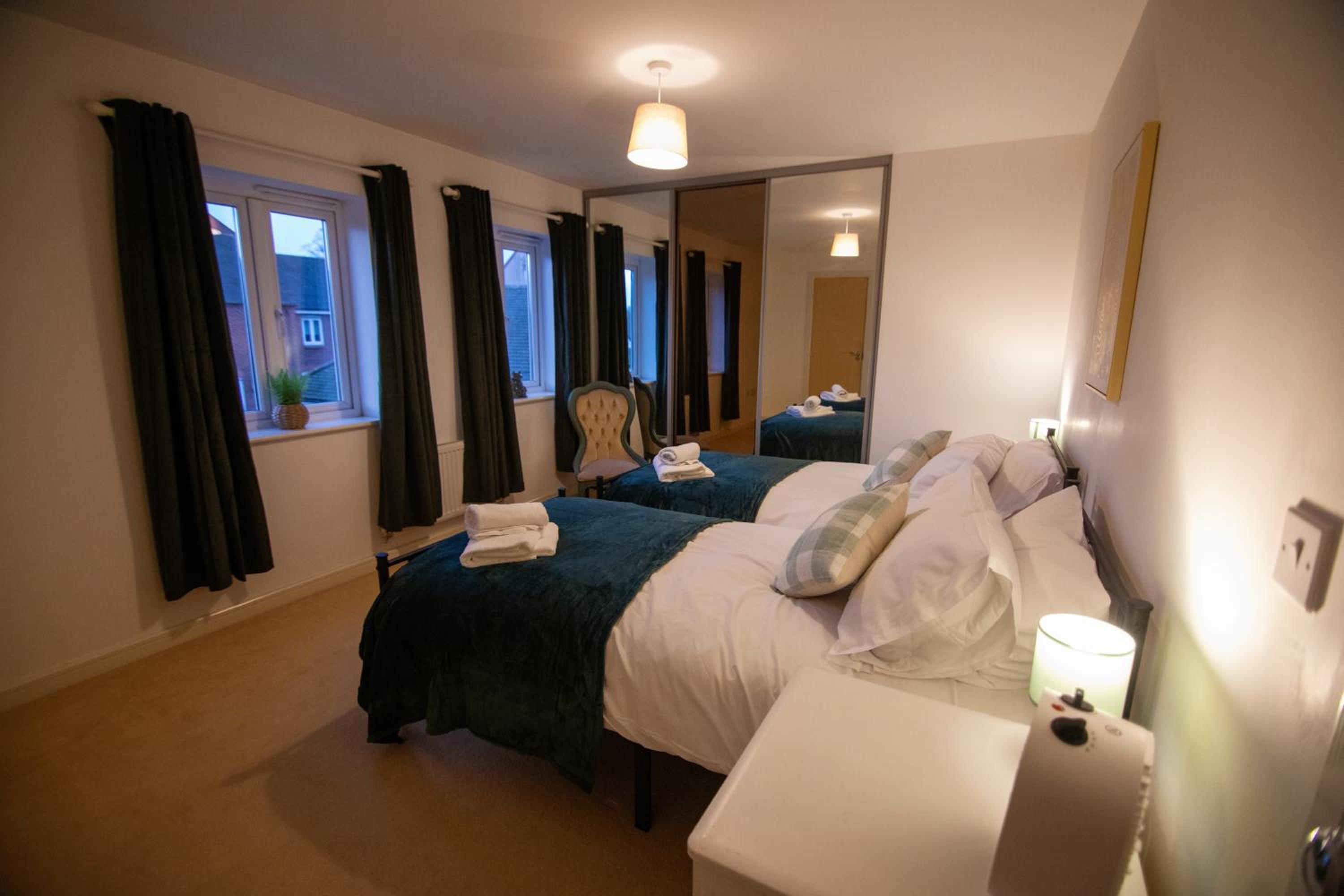 Five-Bedroom House photo 1