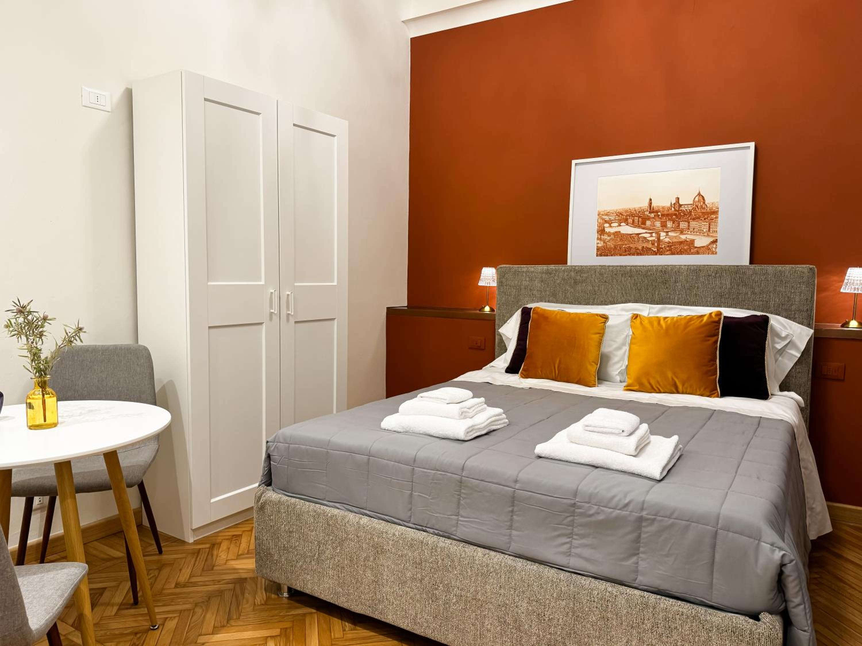 Double Room with Shared Bathroom photo 2