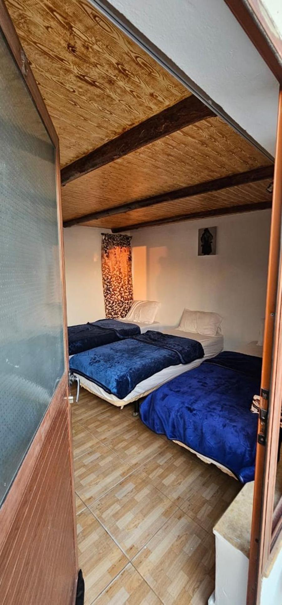 Triple Room With Private Bathroom photo 2