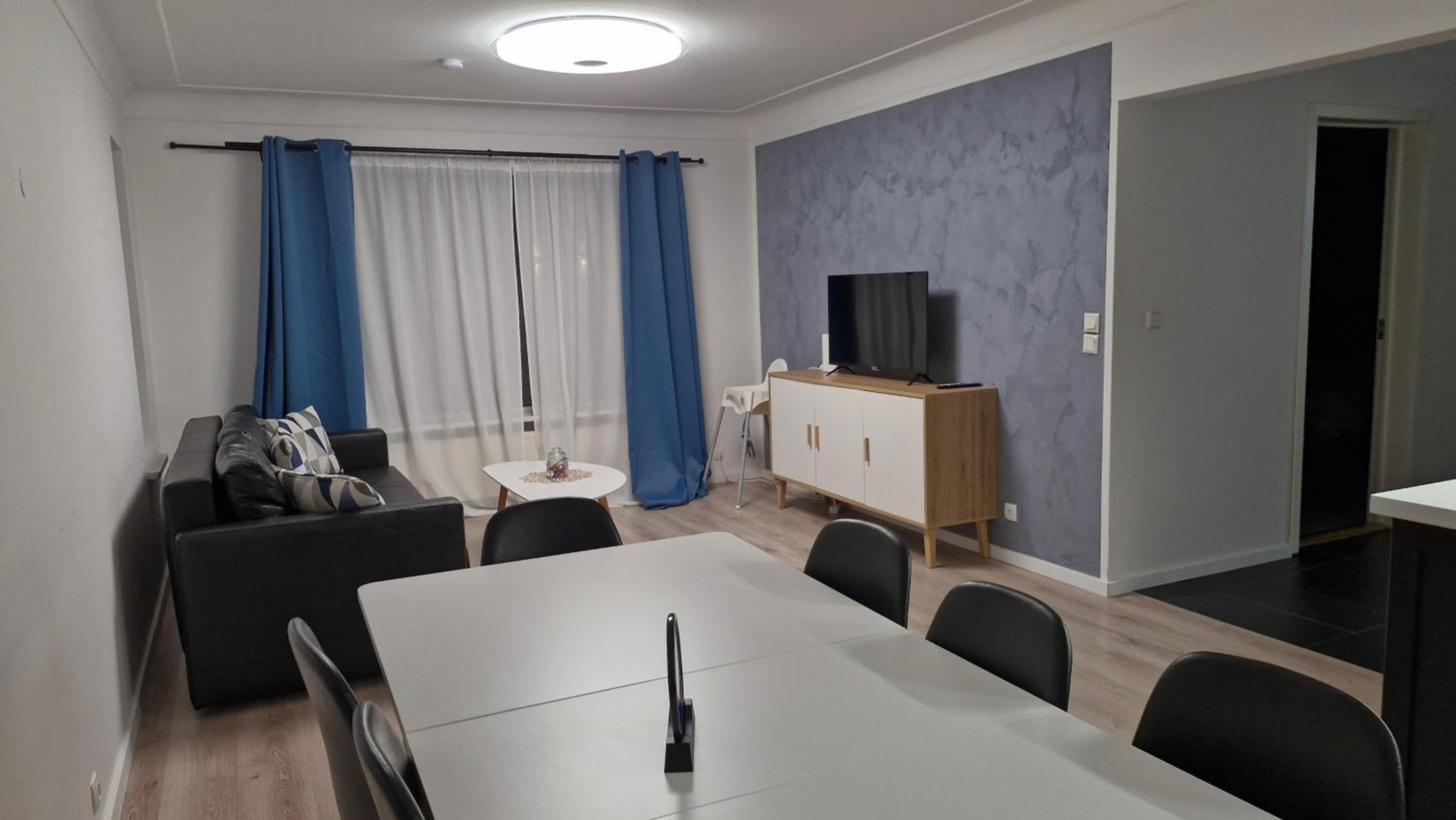 Three-Bedroom Apartment photo 2