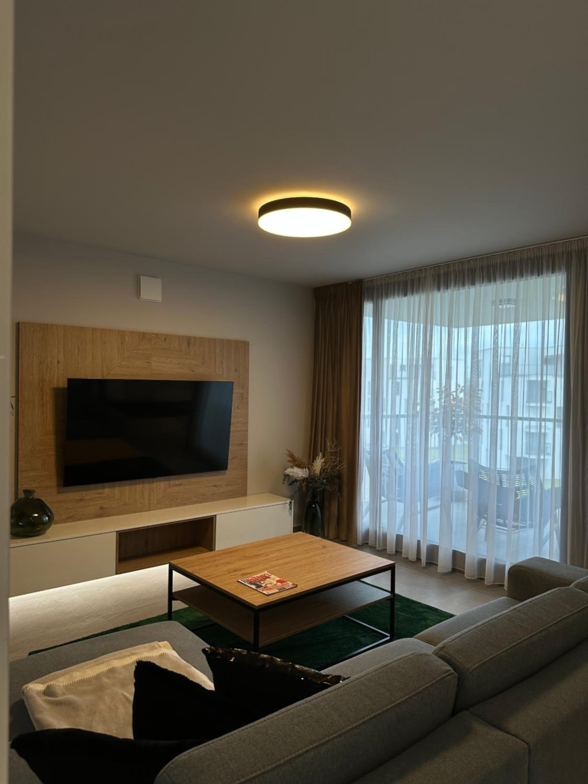One-Bedroom Apartment photo 1